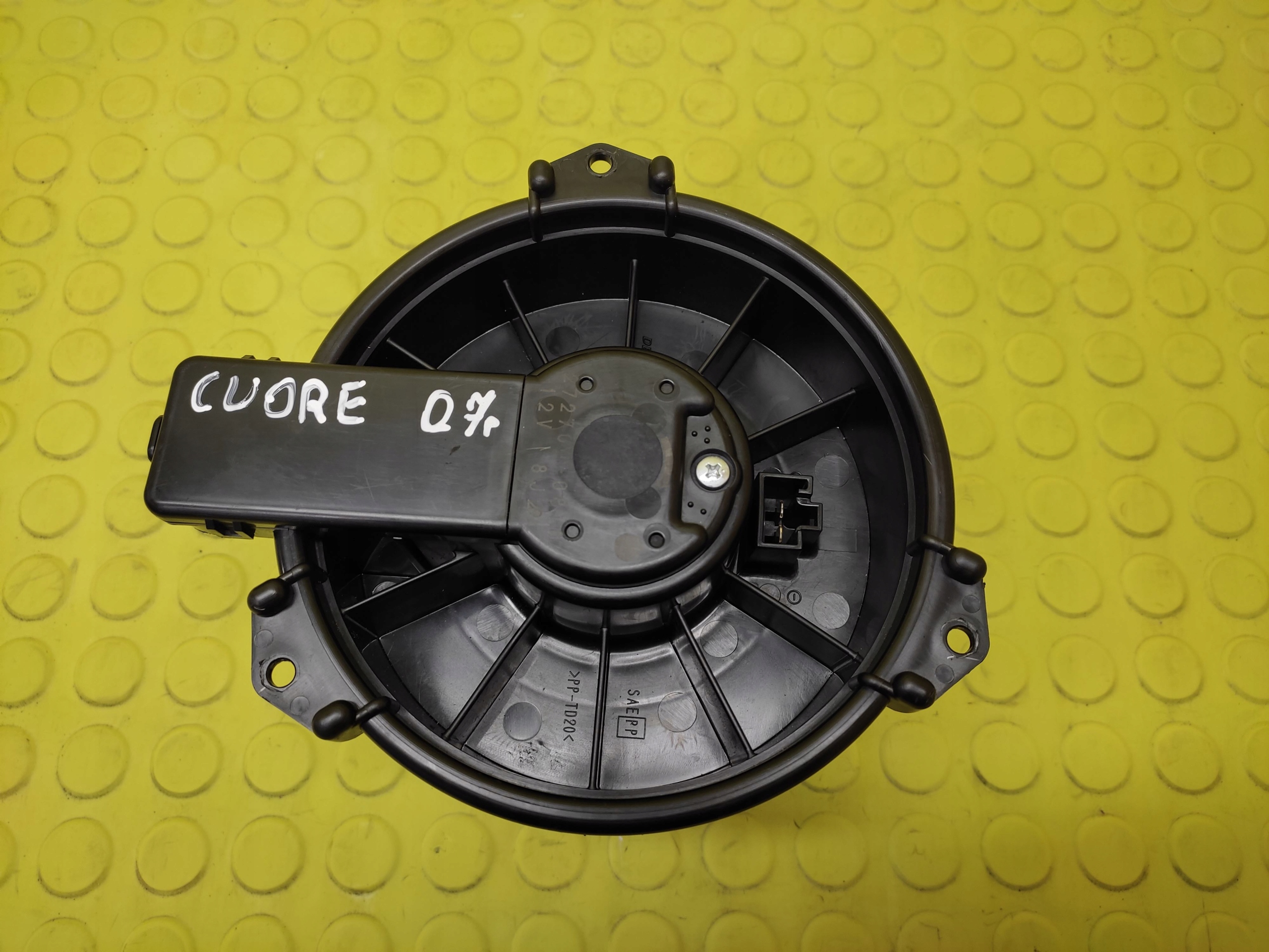DAIHATSU CUORE VII DMUCHAWA luft 2727000810