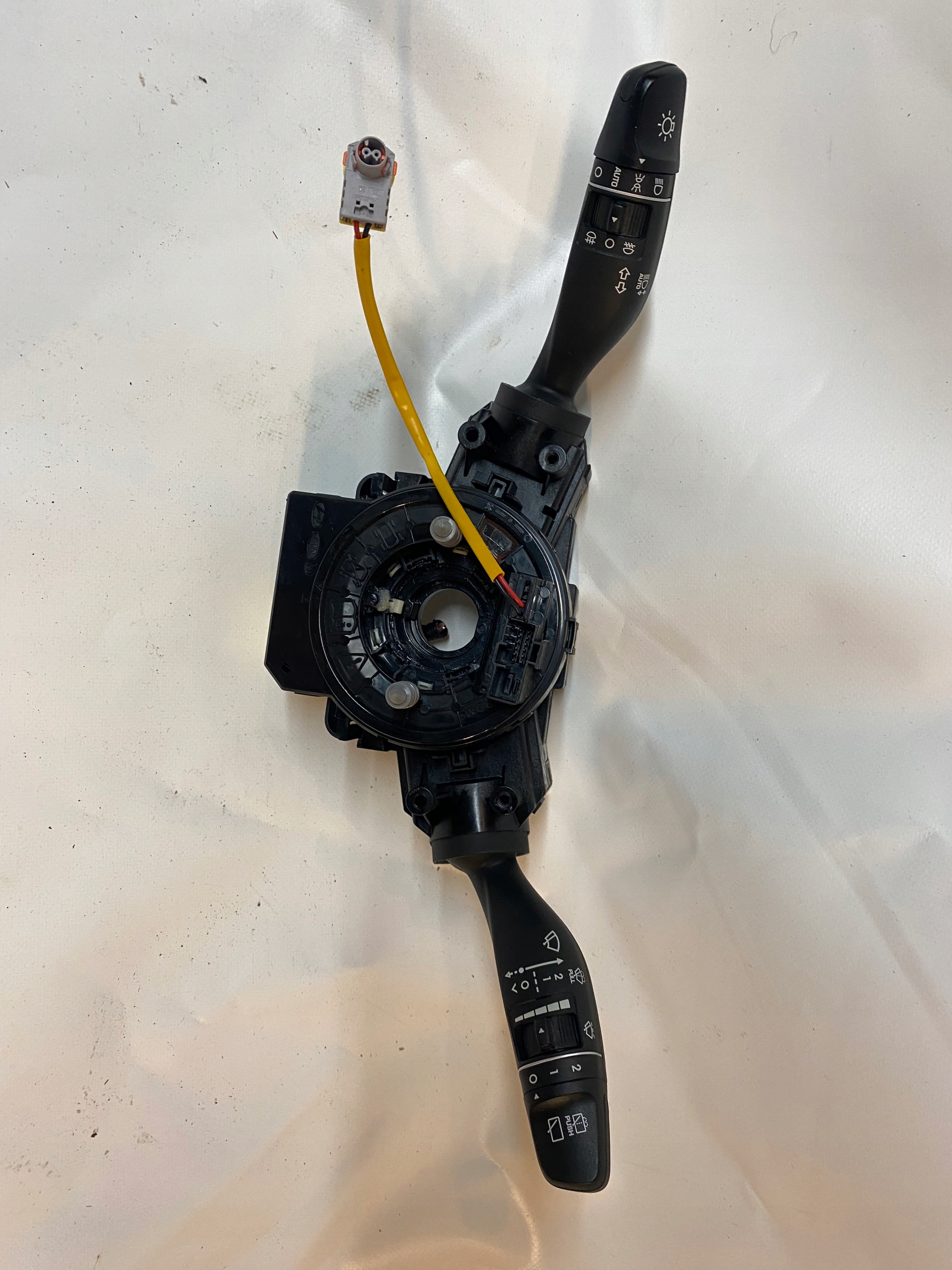 HYUNDAI I30 III steering wheel levers and controls ring