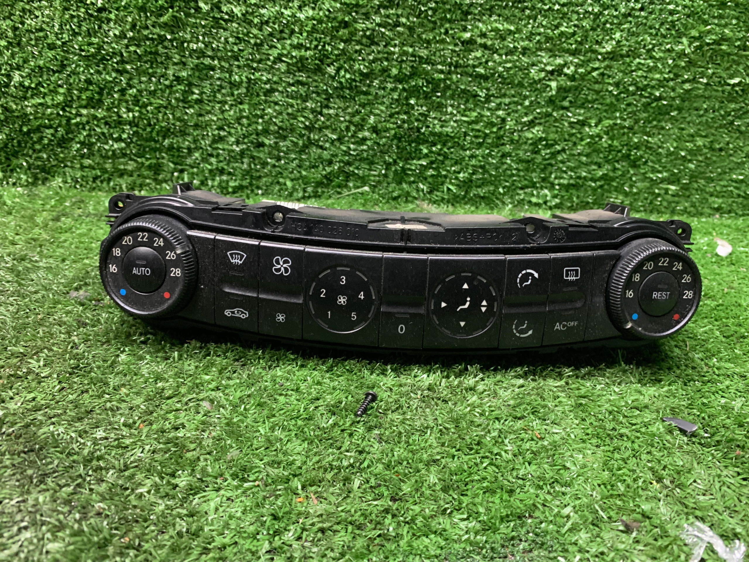 Mercedes E klasa W211 PANEL KLIMATYZACJI A2118300085