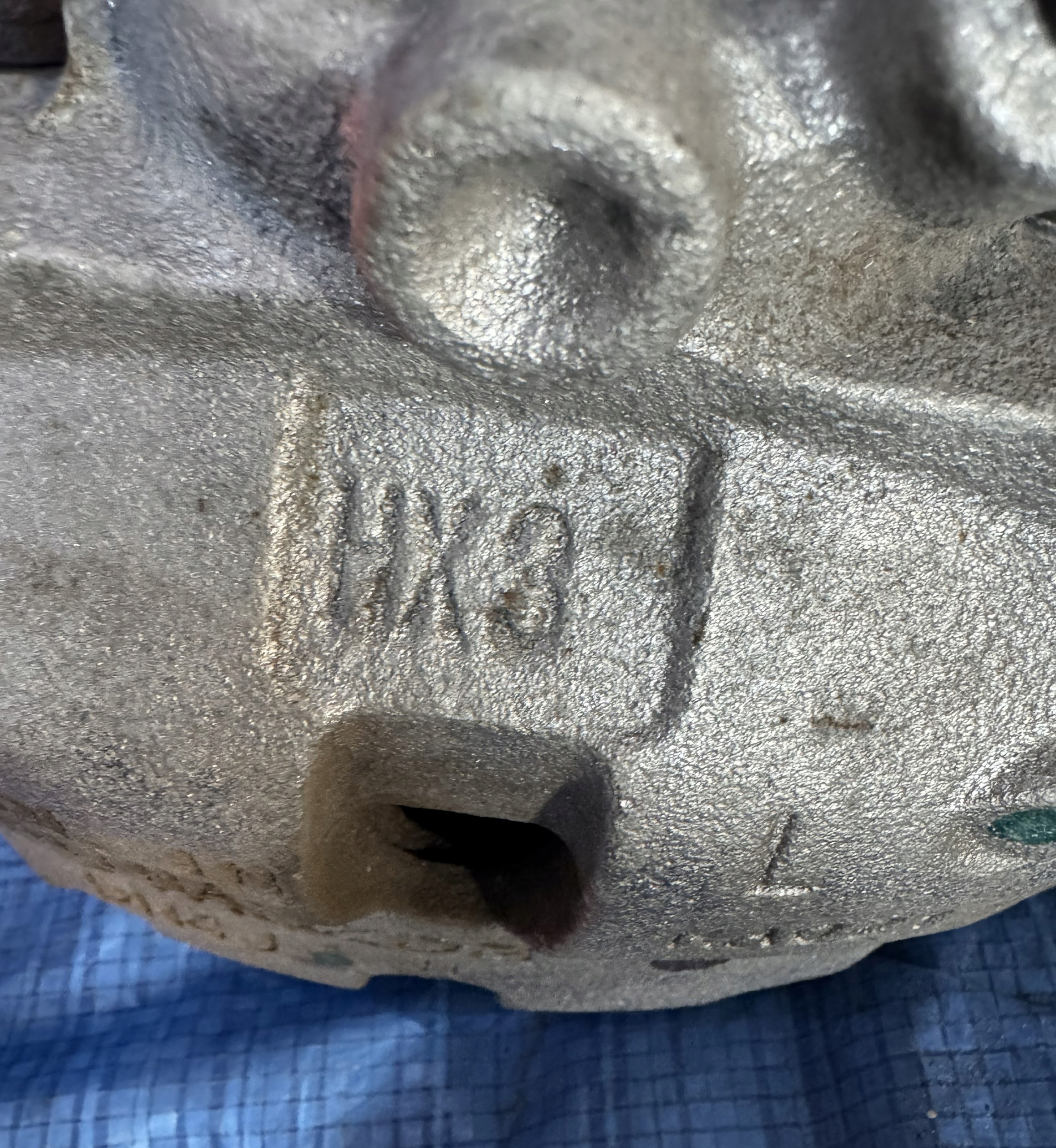 передний левый mazda MX-30 DN4E34900A