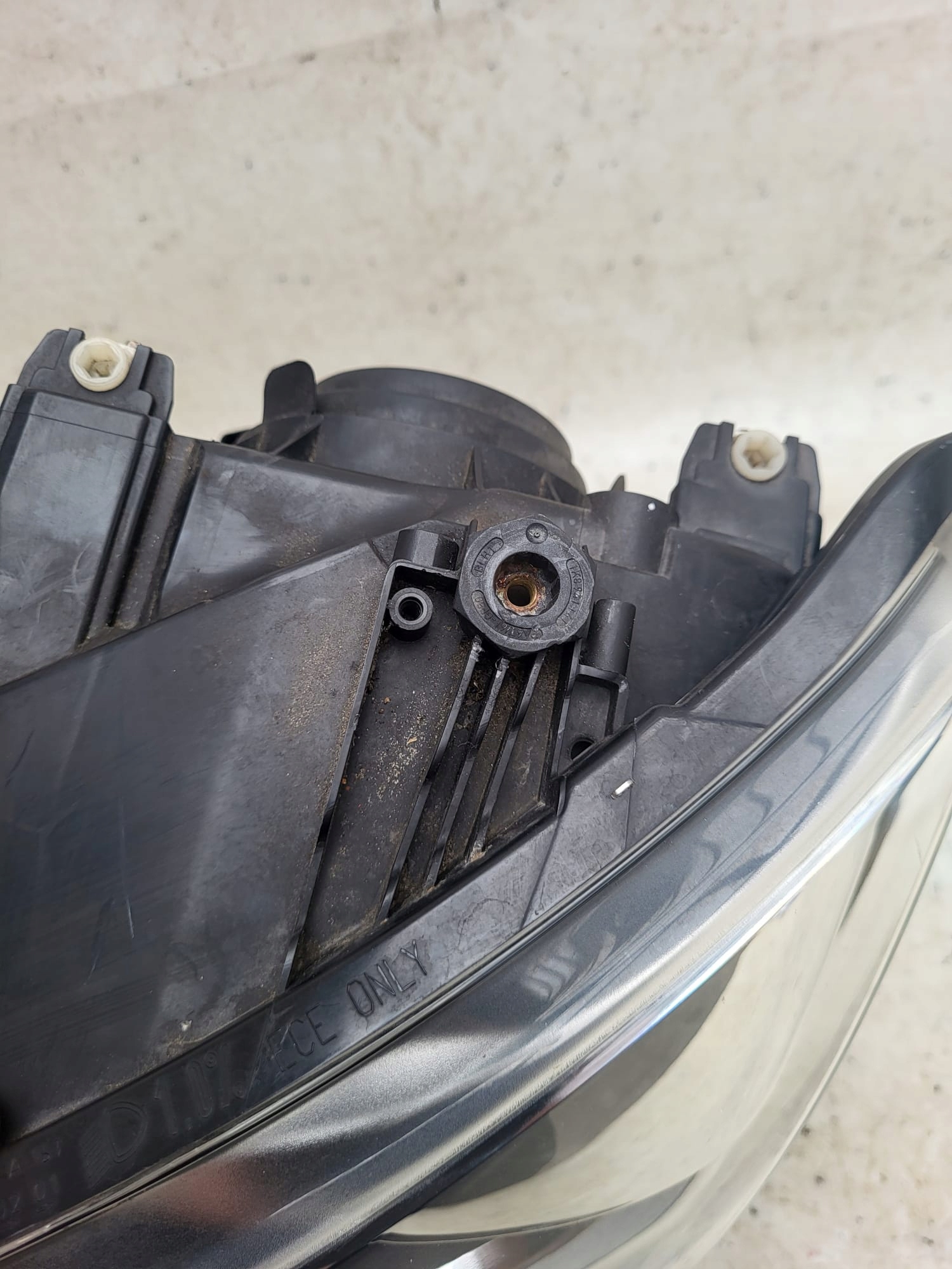 VW UP 1S0 11- light left front front 1S0941015N