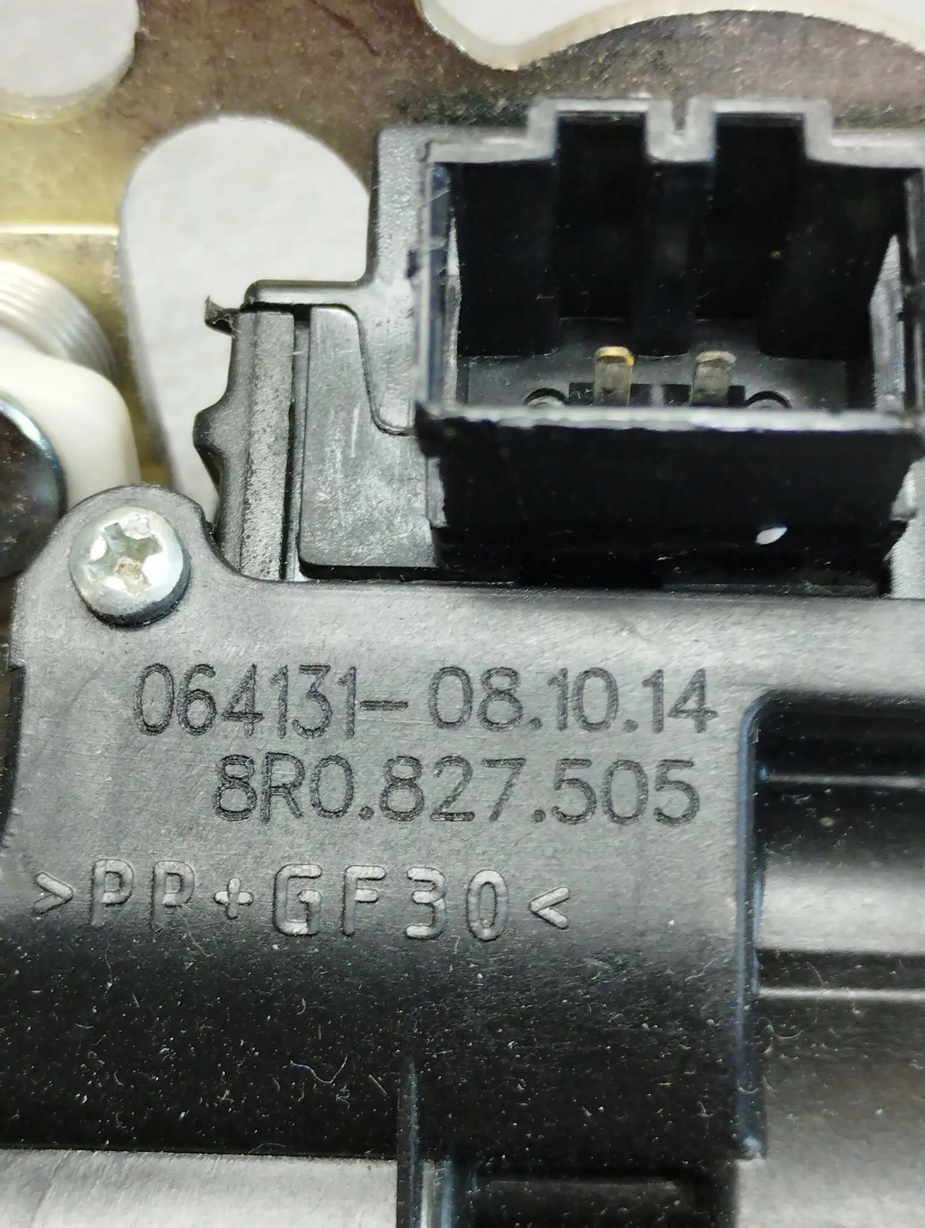 Audi A1 8X lock bonnet rear part 8R0827505