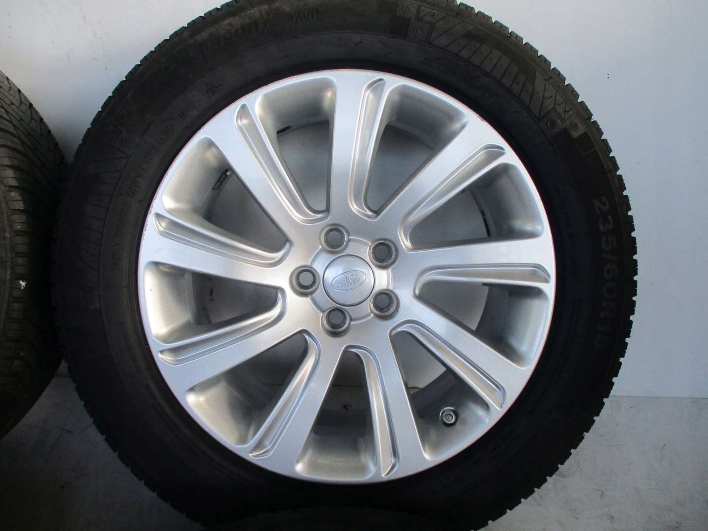wheels discs tyres LAND ROVER DISCOVERY SPORT R18