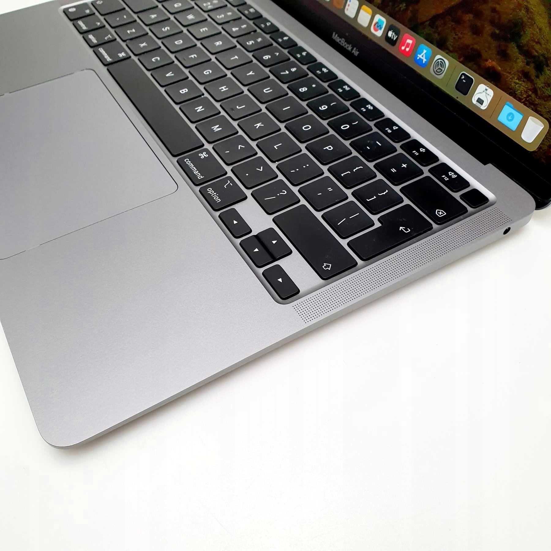 Apple MacBook AIR M1 2020 A2337 8GB 256GB SSD 8-core GPU 13 Apple MacBook AIR M1 2020 A2337 8GB 256GB SSD 8-core GPU 13