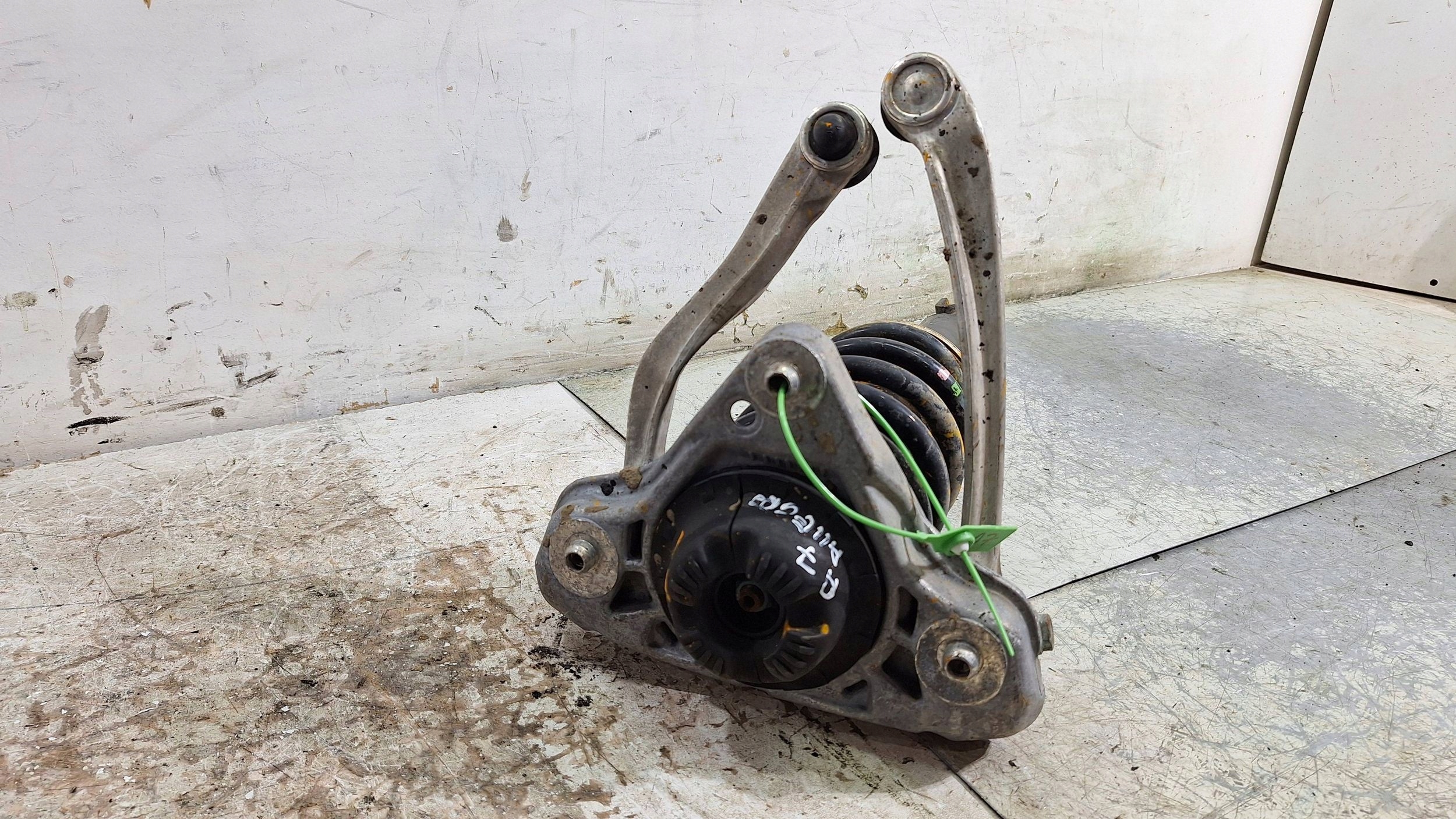 Stoßdämpfer links vorne Querlenker KPL 8E0413031DE AUDI A4 B7 2.7 TDI