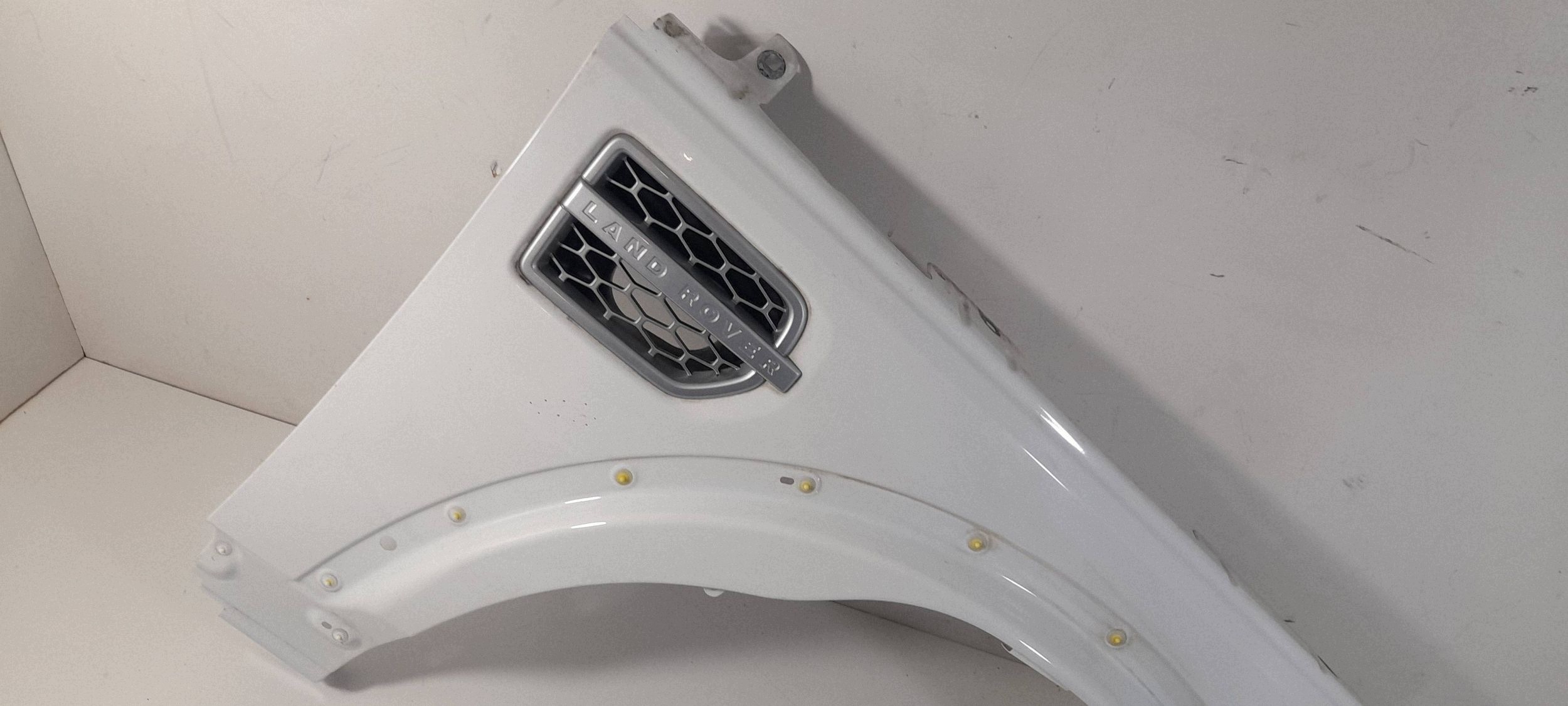 Land Rover Discovery L319 fender front right (K42)