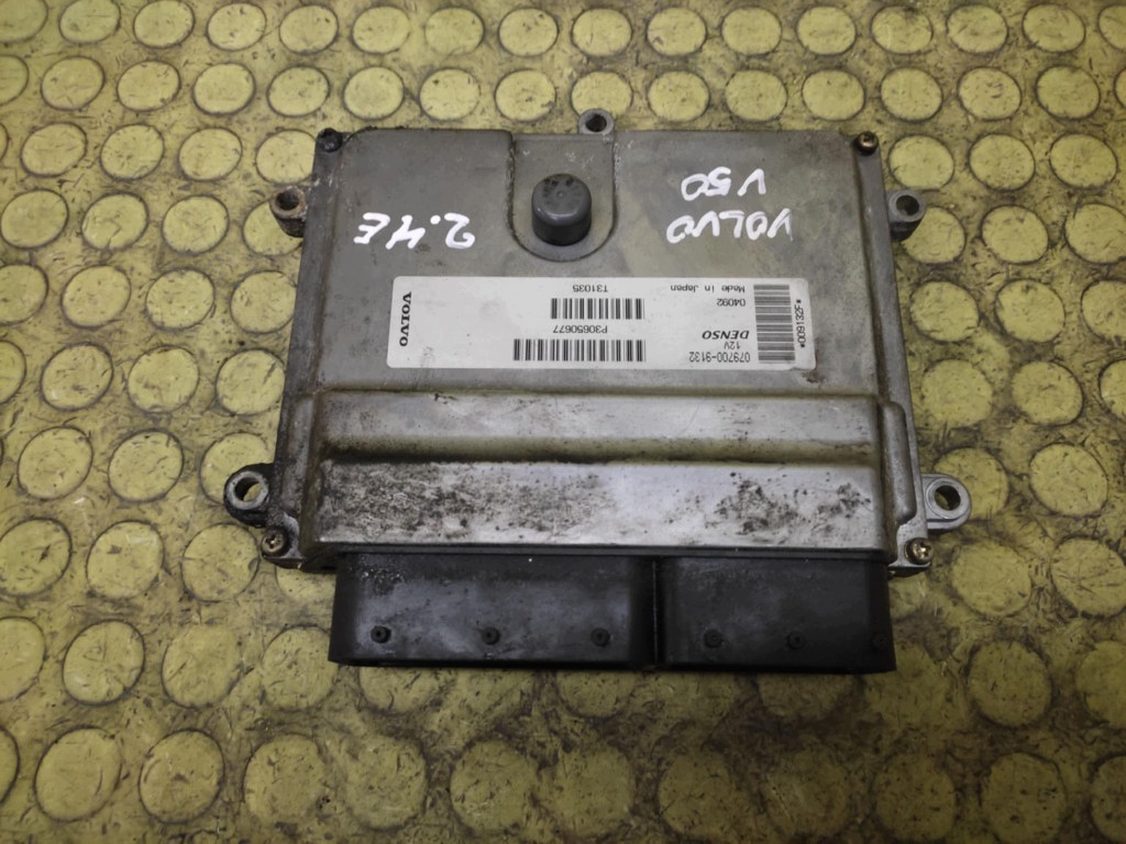 VOLVO V50 2.4 centralina motore 30650677