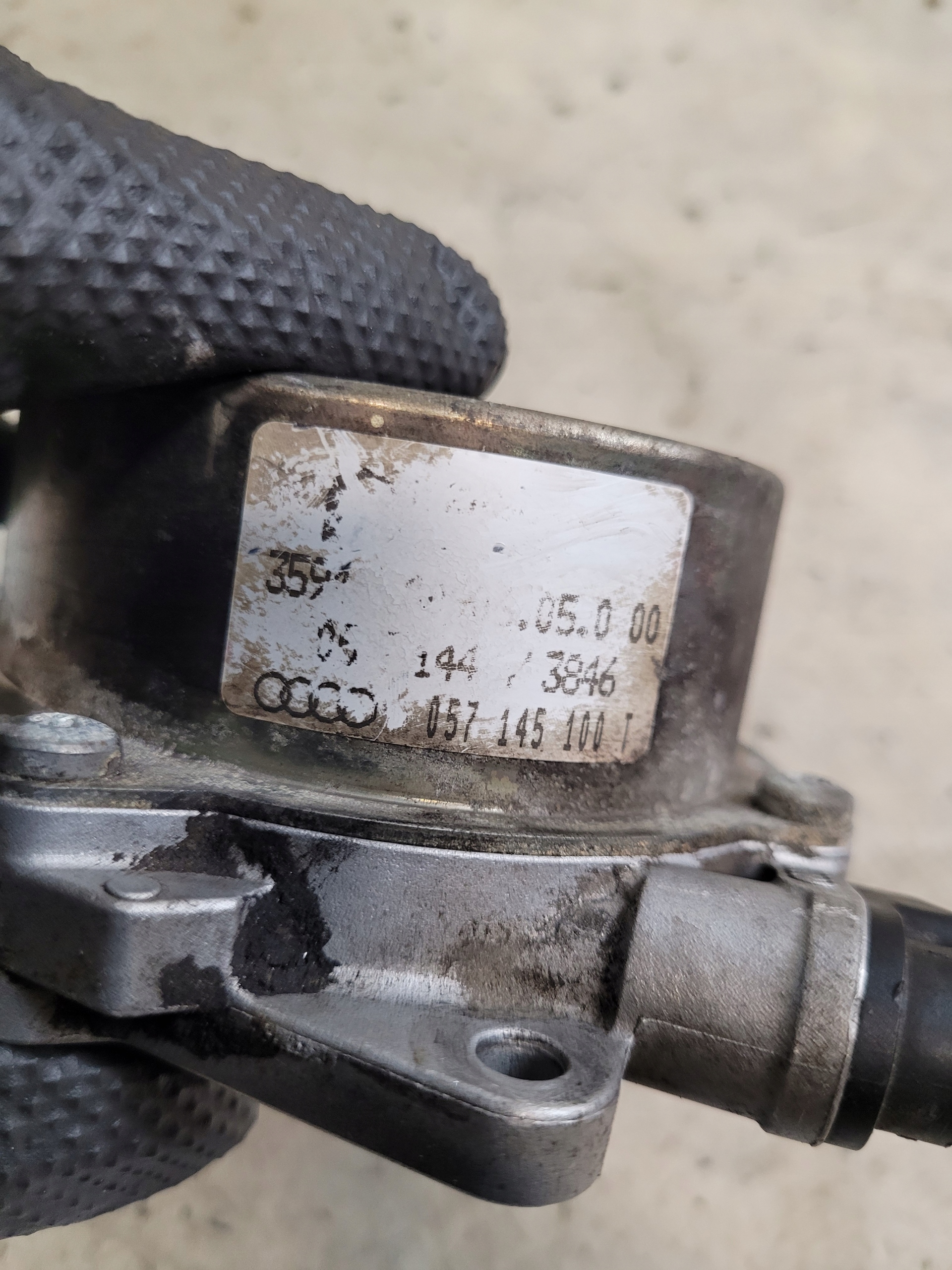 Pompa VACUM OE 057145100T AUDI A6 C6 2.7TDI BPP