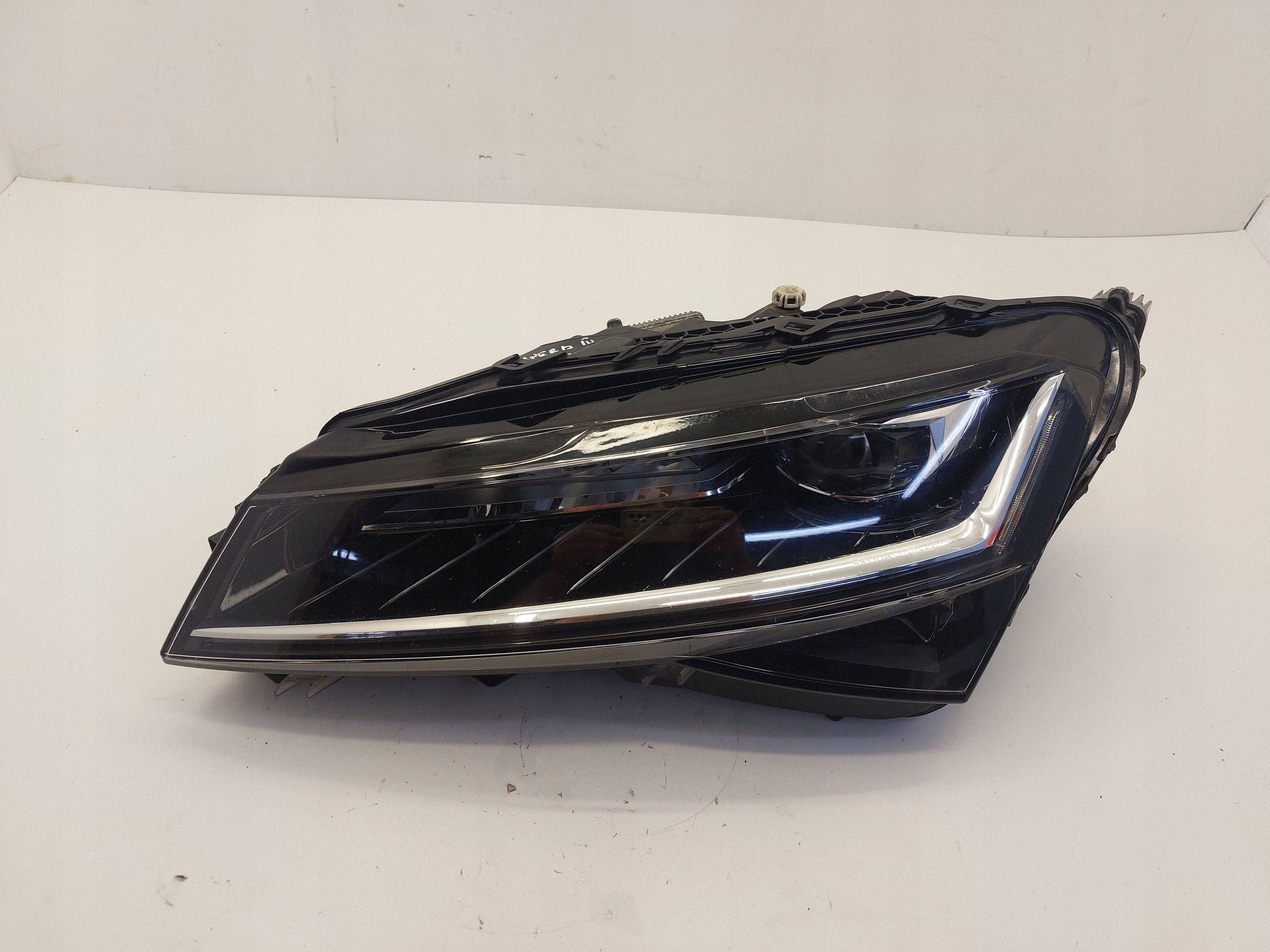 SKODA SUPERB III LIFT 19r> left light FULL LED front front 3V1941015D