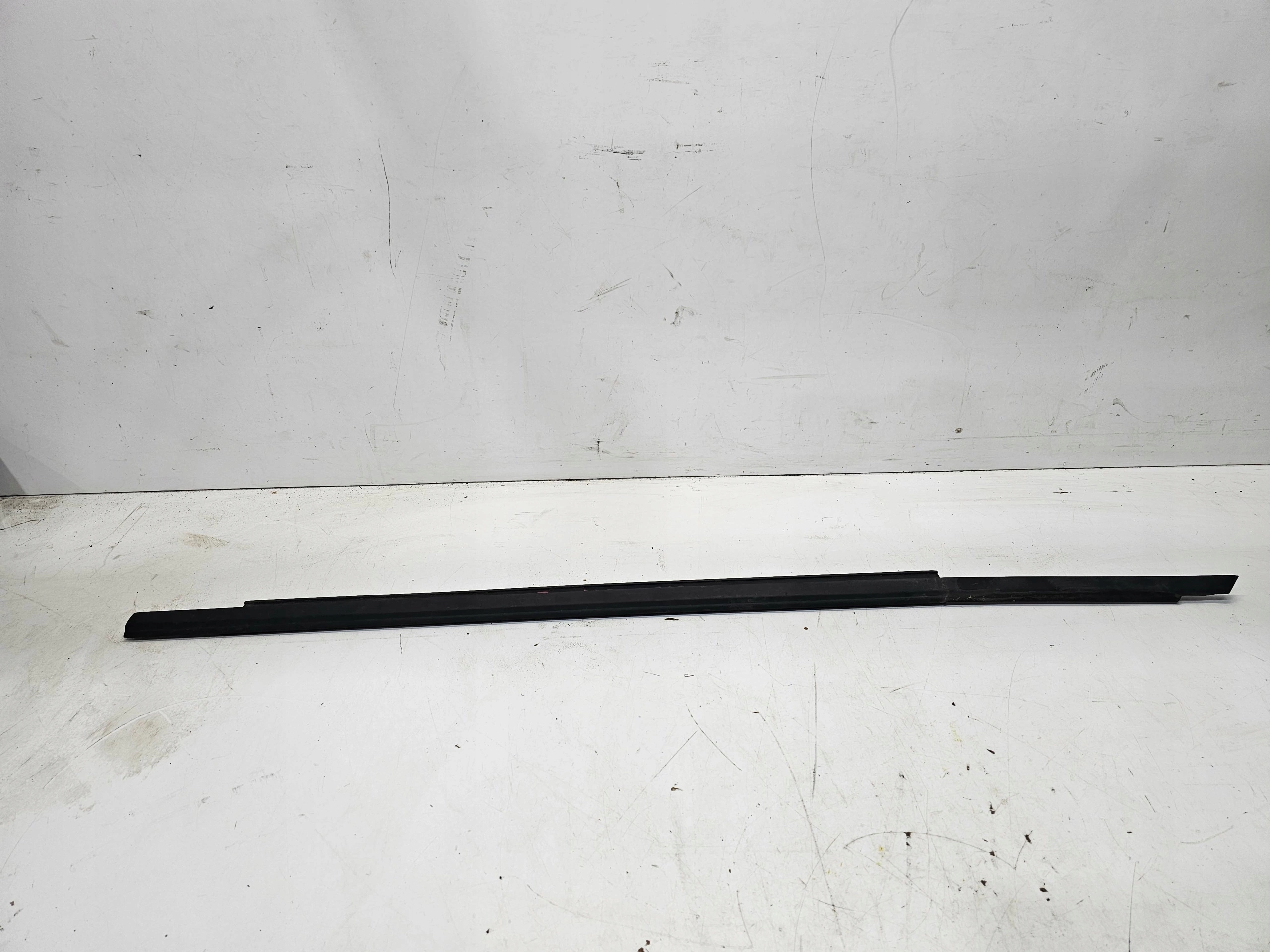 moulding door left front MAT AUDI Q5 8R 8R0837477D