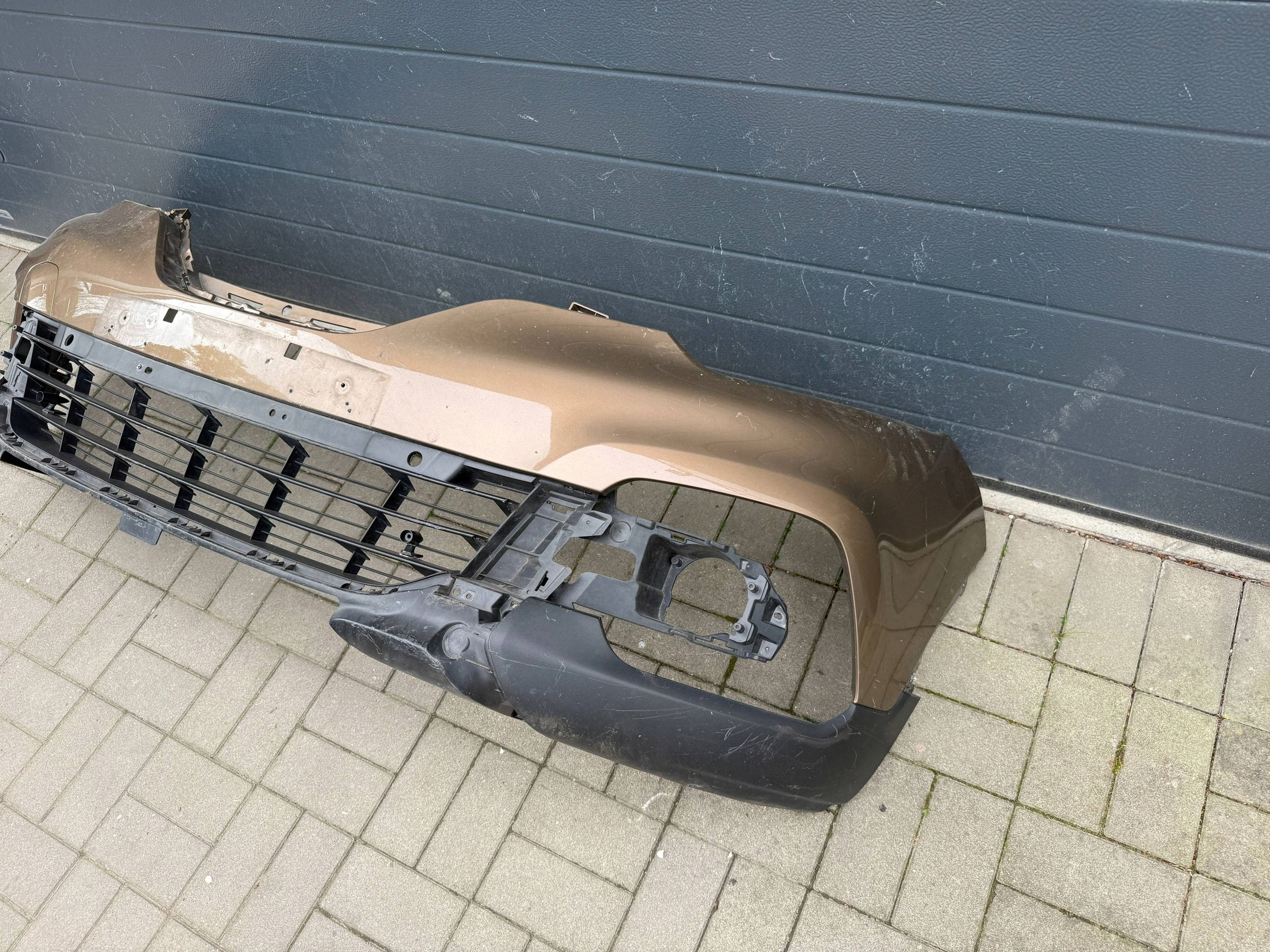 Renault Captur 1 and 17- Lift bumper front front