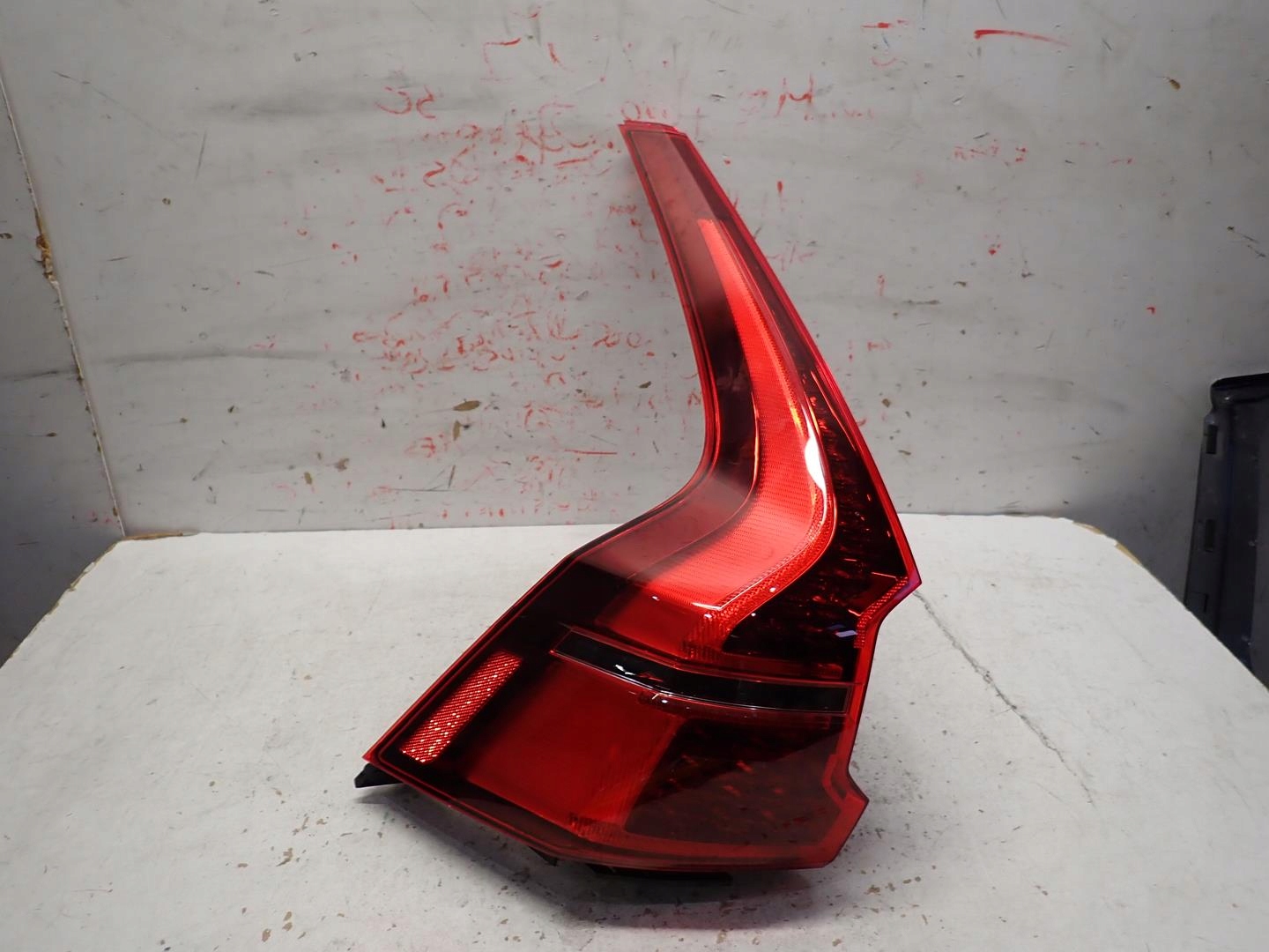 light rear part rear left VOLVO XC60 II 2017- 32404791