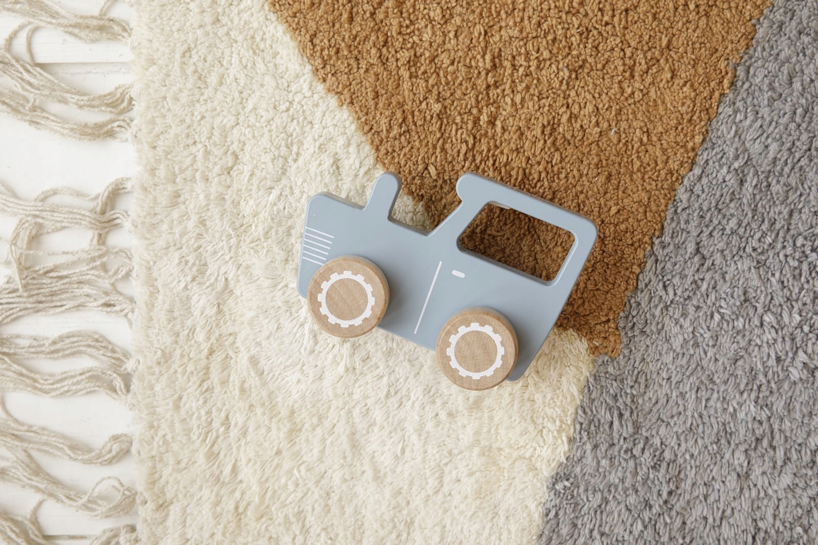 DREWNIANY TRAKTOR CIĄGNIK AUTKO LITTLE DUTCH Marka Little Dutch