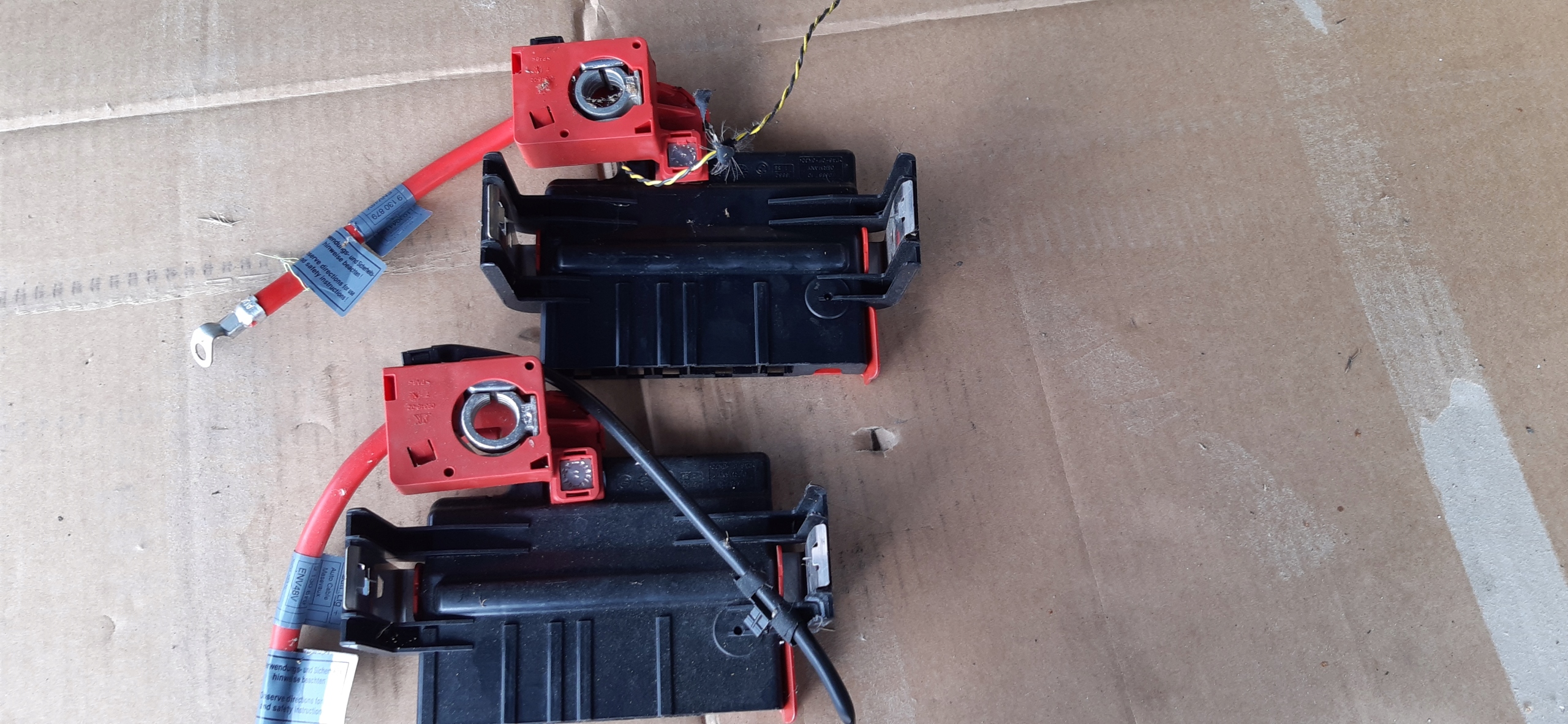 KLEMA PLUSOWA PIROTECHNICZNA BMW E81 E87 6988973 Producent części BMW OE