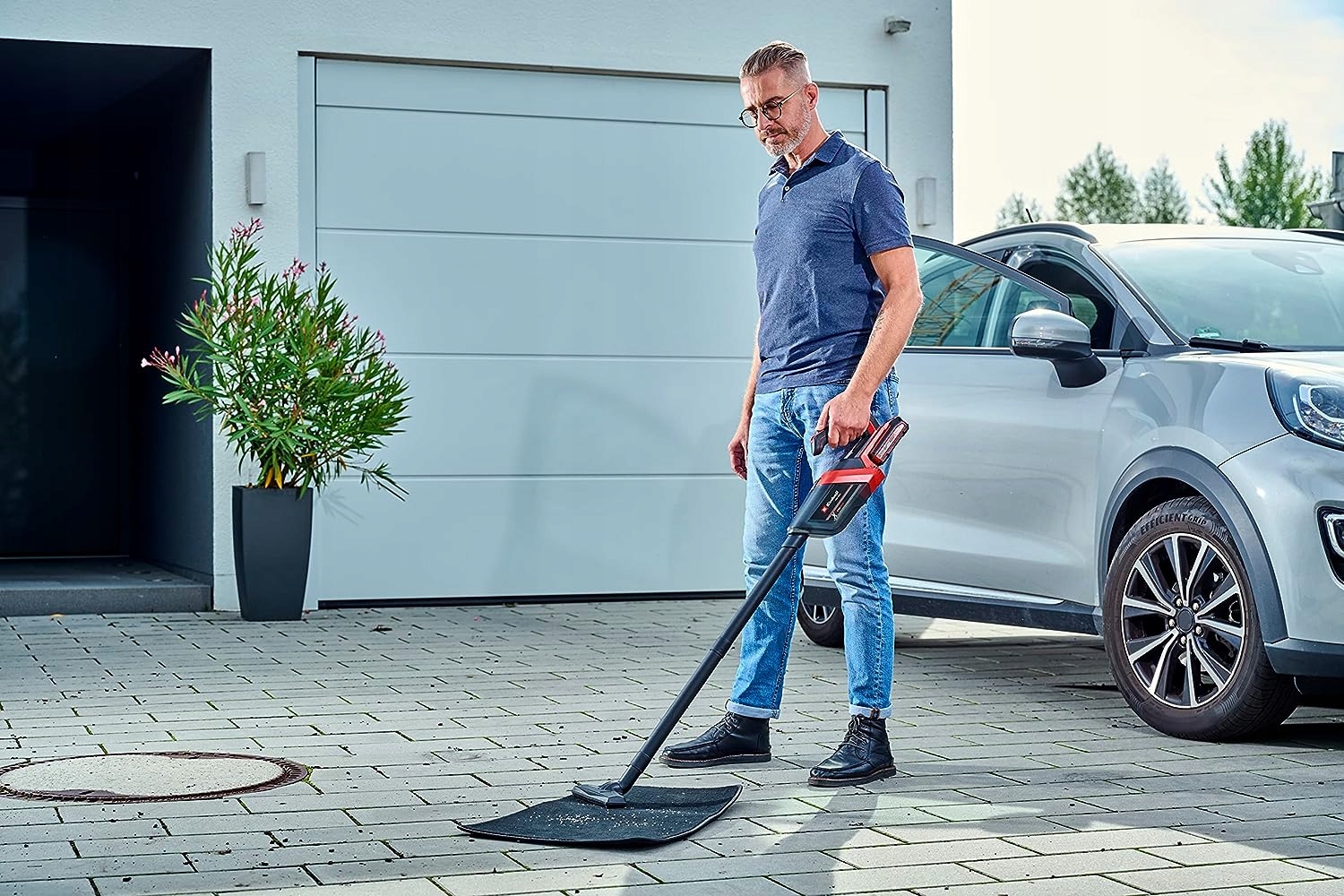 ODKURZACZ BEZPRZEWODOWY PIONOWY RĘCZNY SAMOCHODOWY AKUMULATOROWY EINHELL Kod producenta 2347190