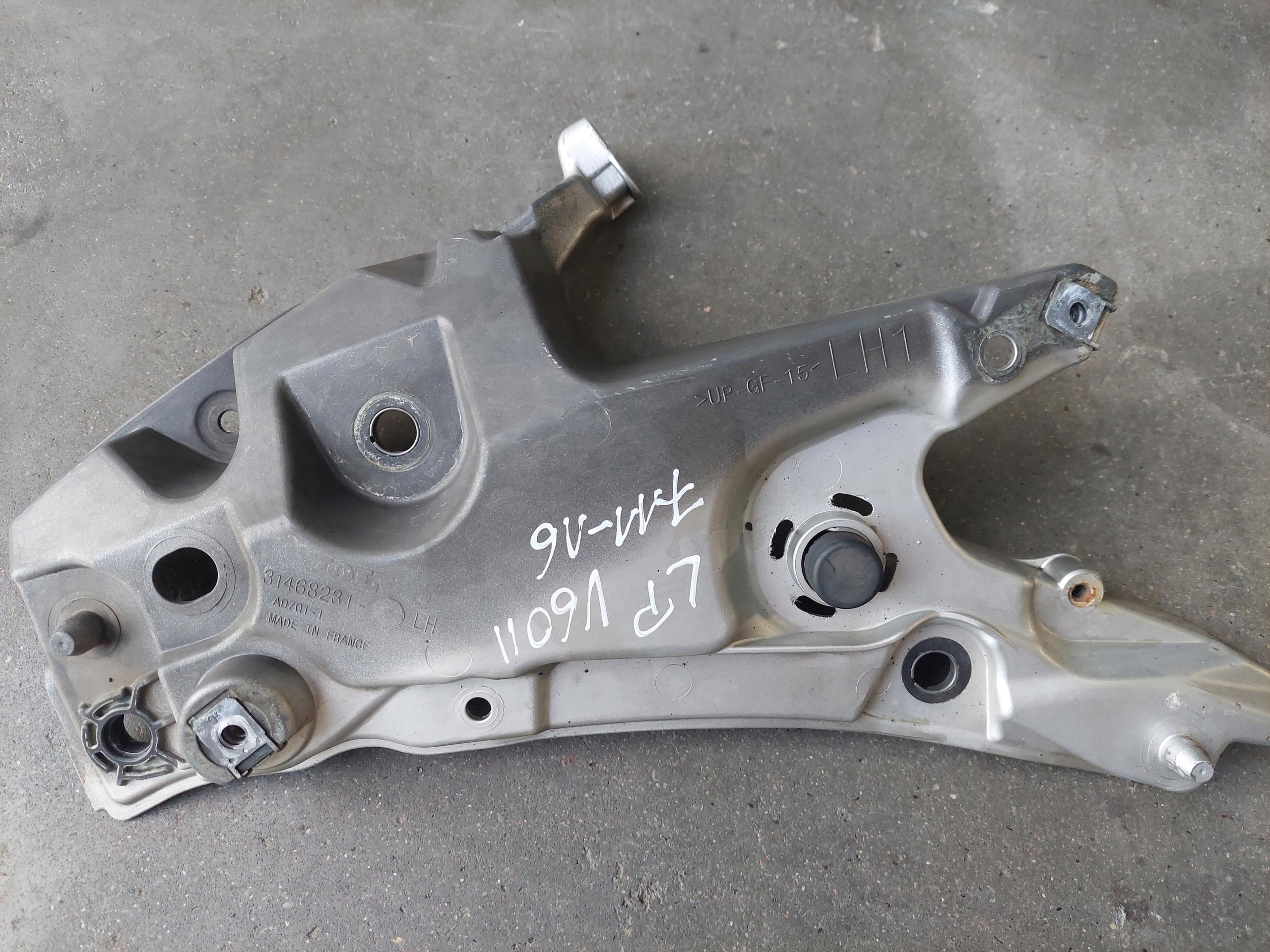 Poignée Support plaque Support Aile Avant Droite 31468232 VOLVO V60 II