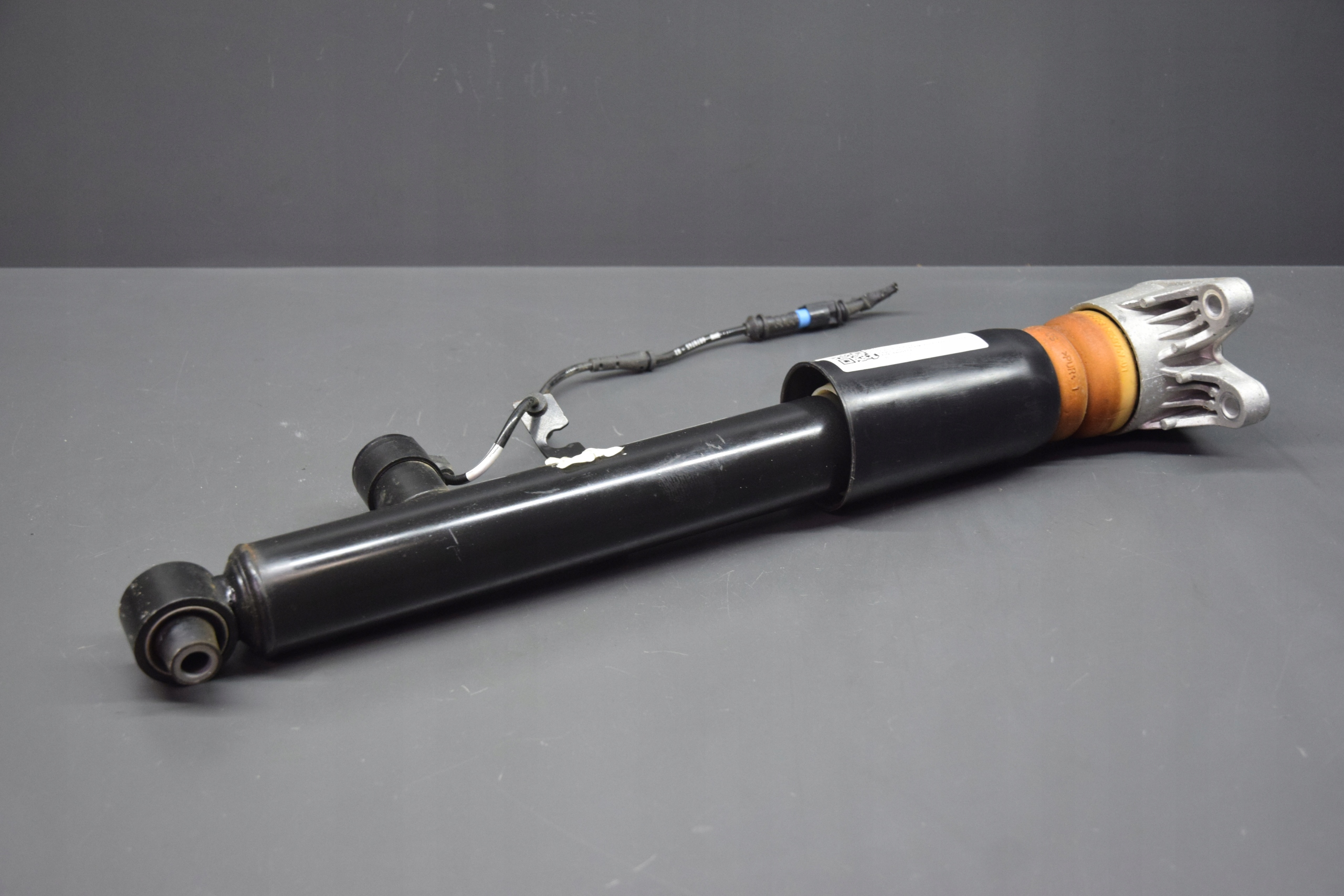 shock absorber left right rear part BMW 3 G20 6895046
