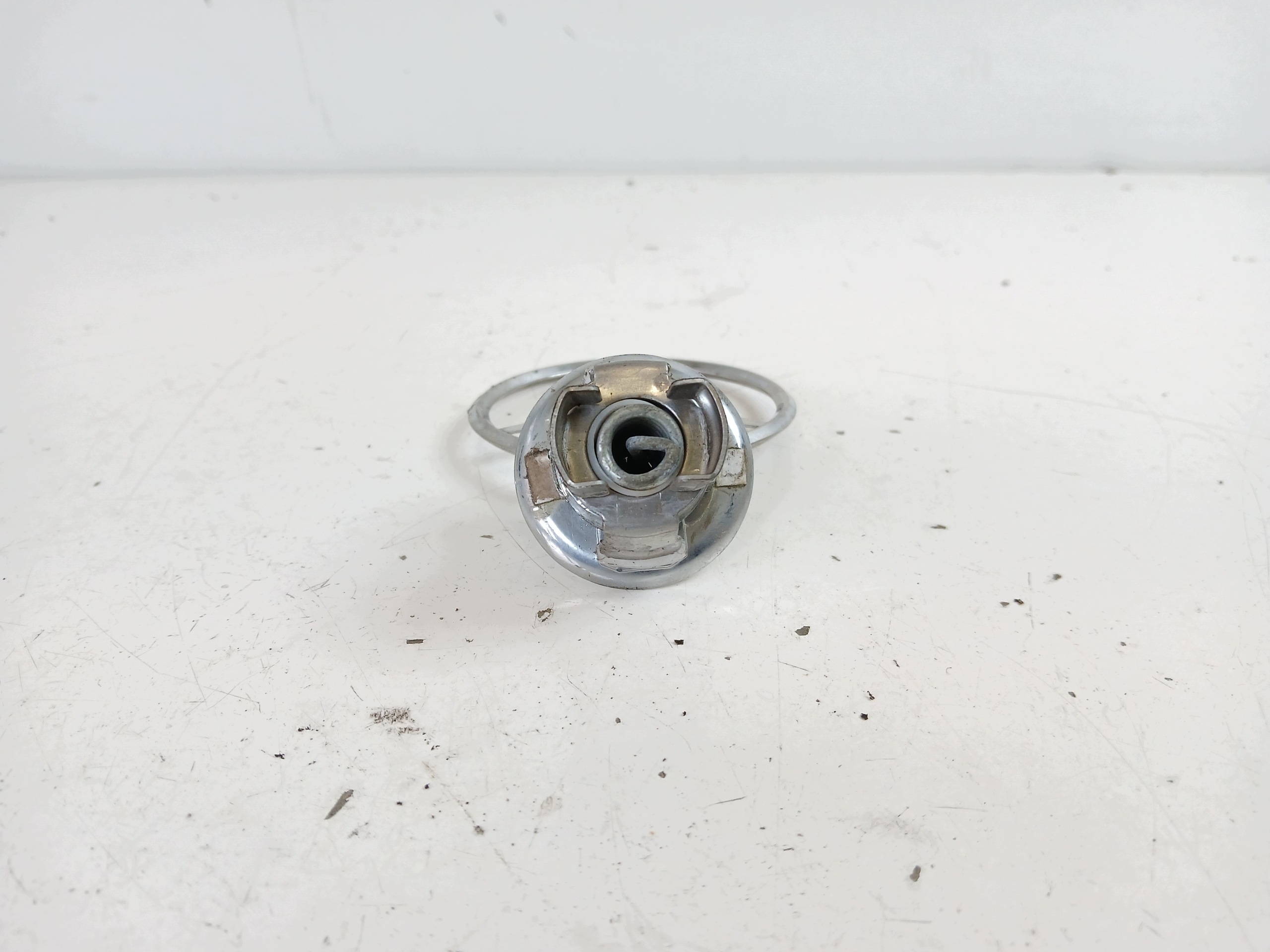 MERCEDES W203 logo EMBLEMAT CELOWNIK front