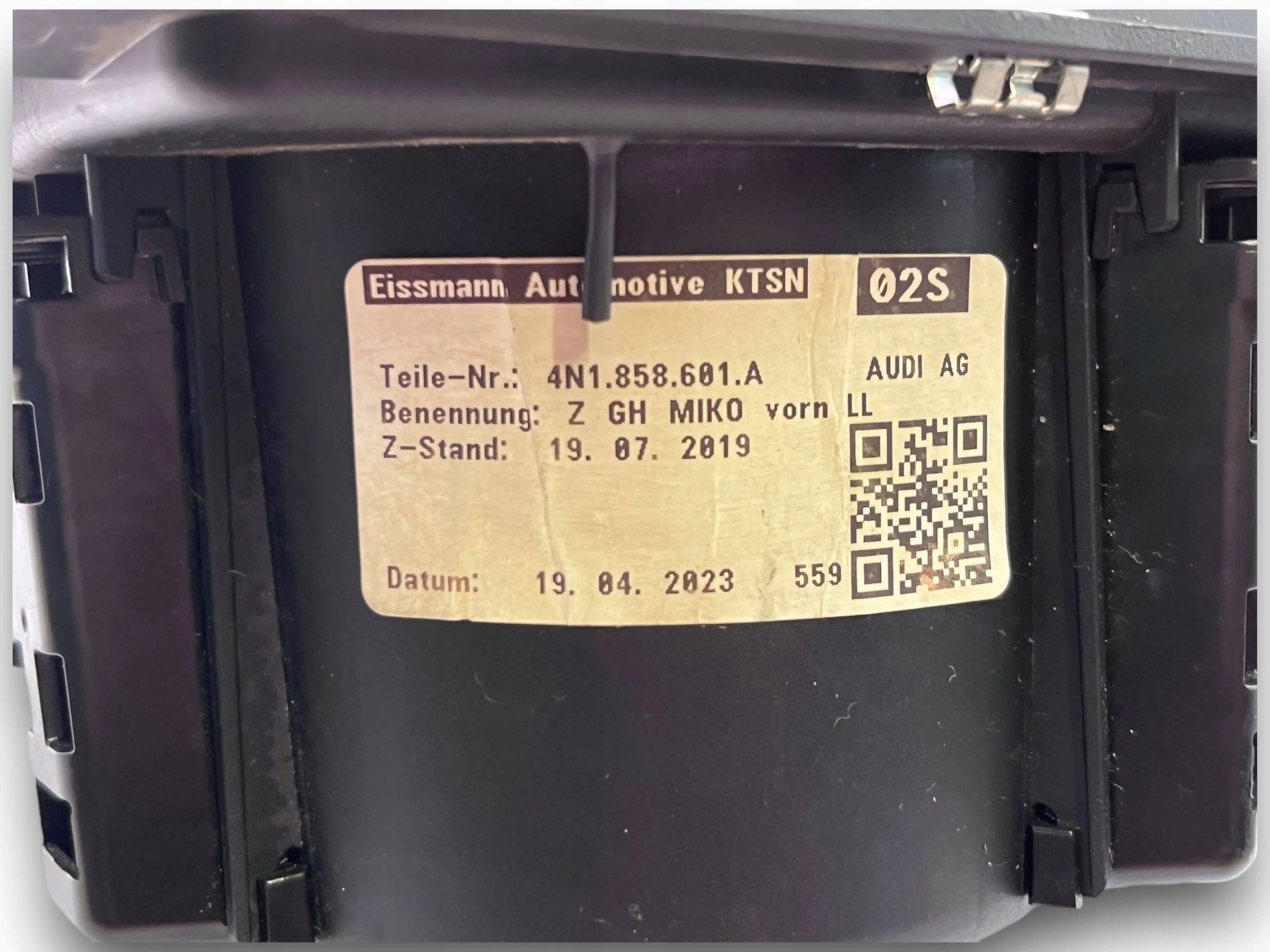 AUDI A8 D5 CUPHOLDER bracket for KUBKI without PIANO BLACK 4N1858601A @M