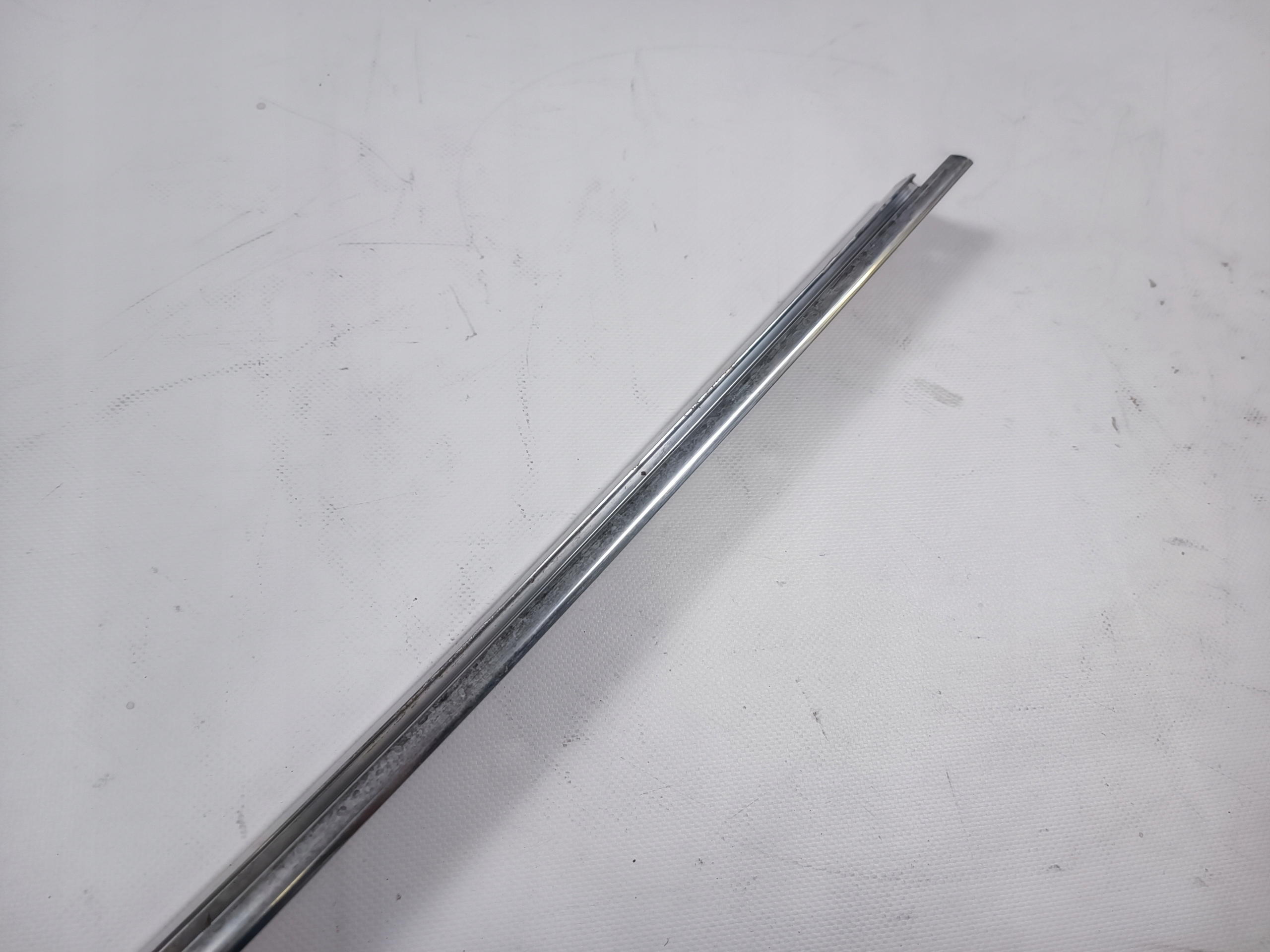 moulding chrom left nad szybe Mercedes SL R107