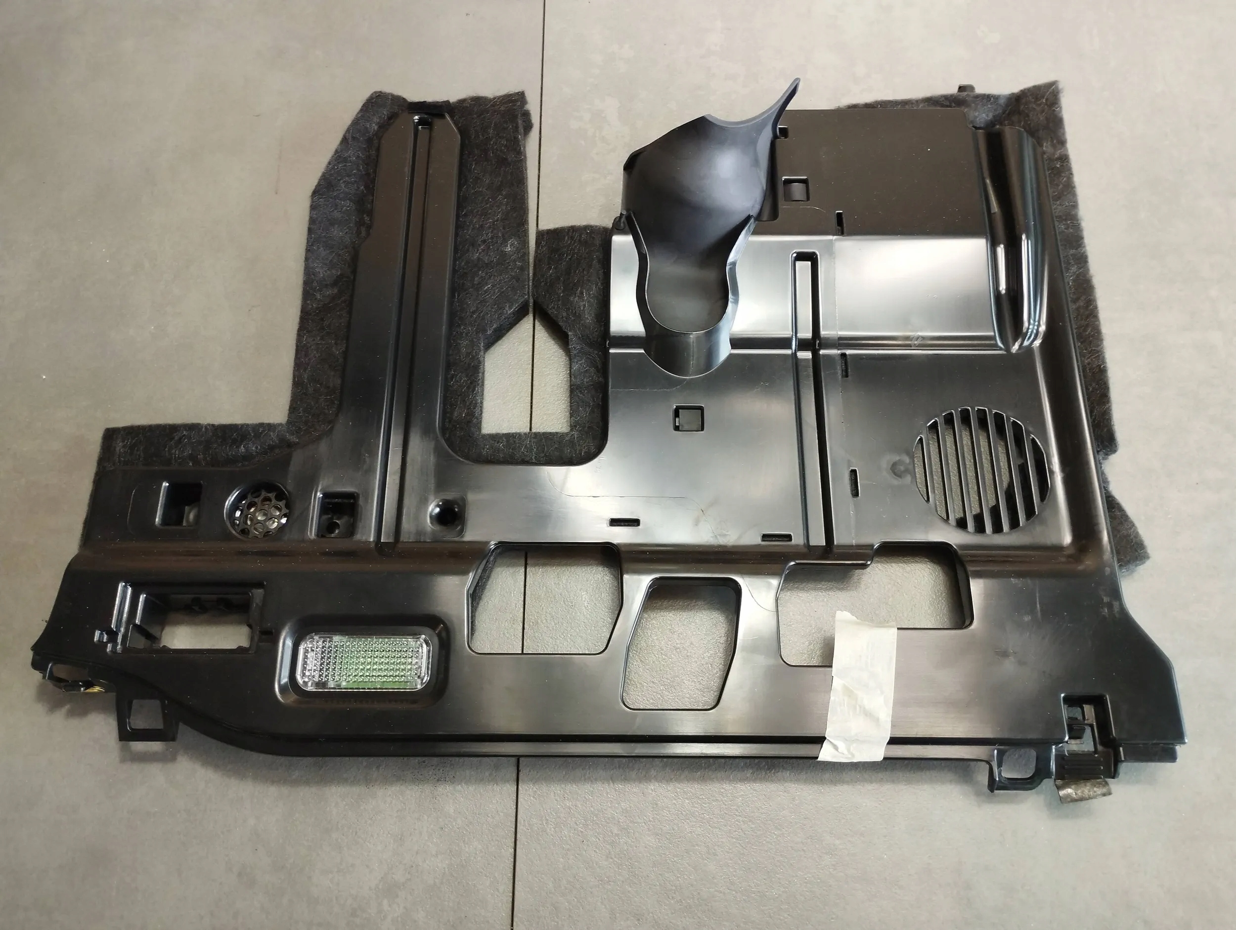 Audi A4 B9 8W cover below DESKE 8W2863083B