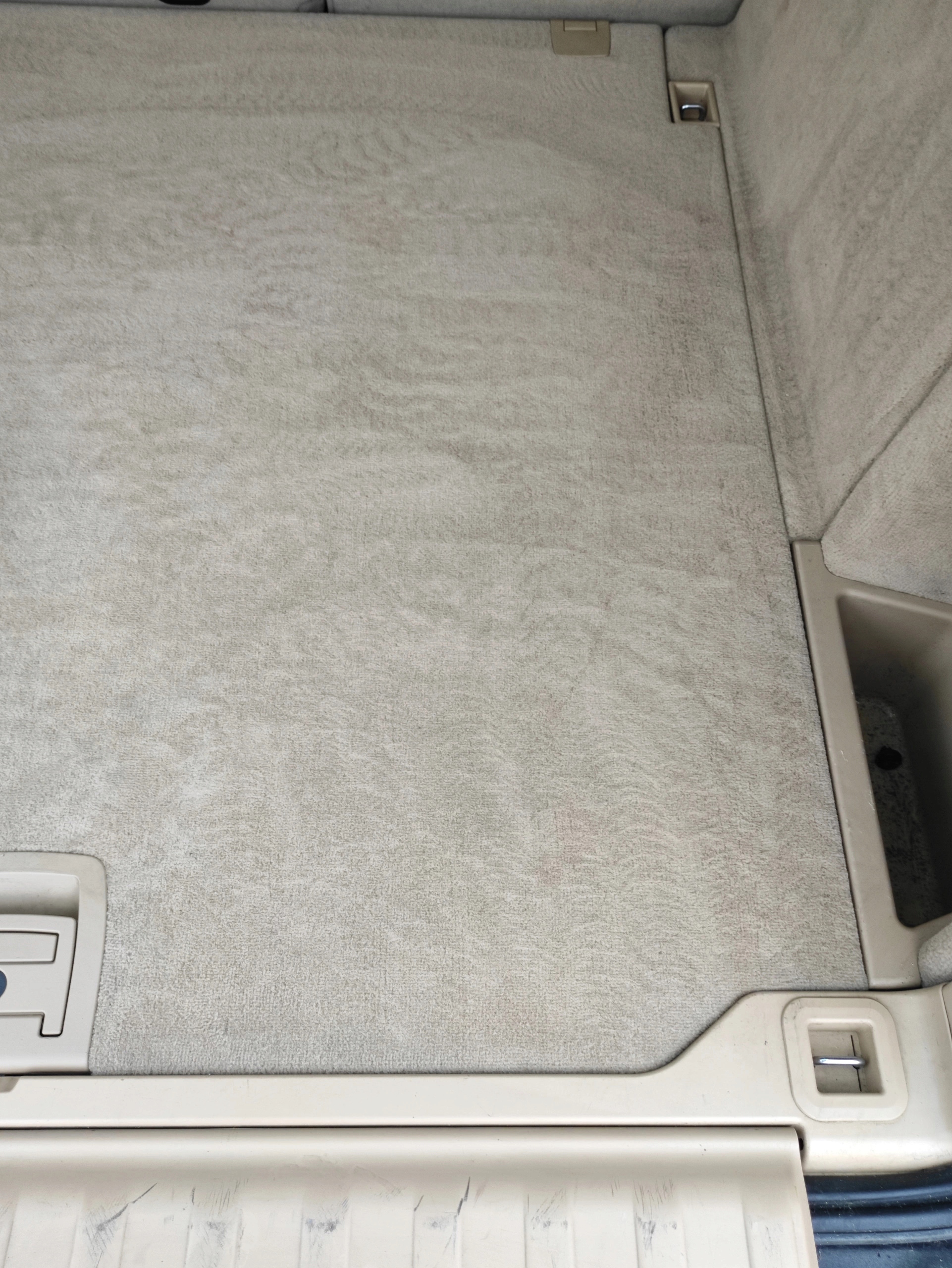 WYKŁADZINA TAPICERKA BAGAŻNIKA BEŻOWA BMW X5 E70 Materiał welur