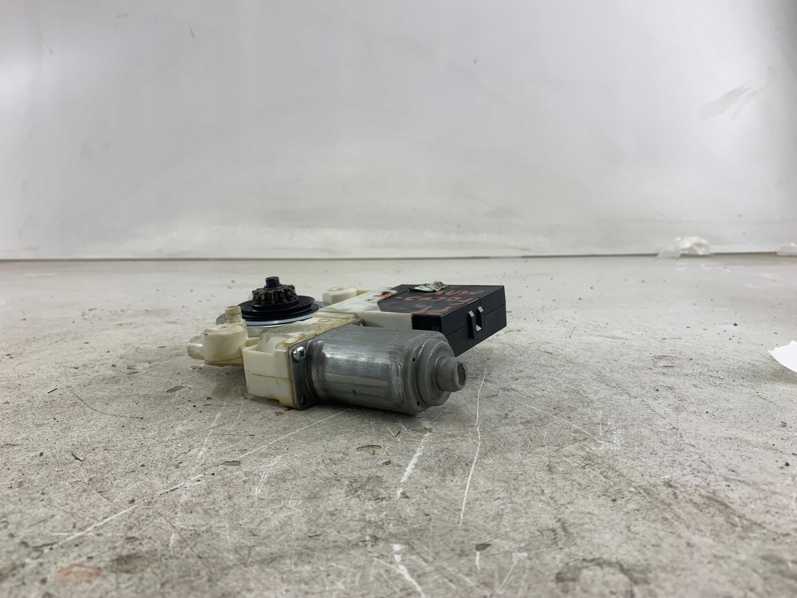 FORD FOCUS C-MAX and window regulator right rear part 3M5T14B534AE