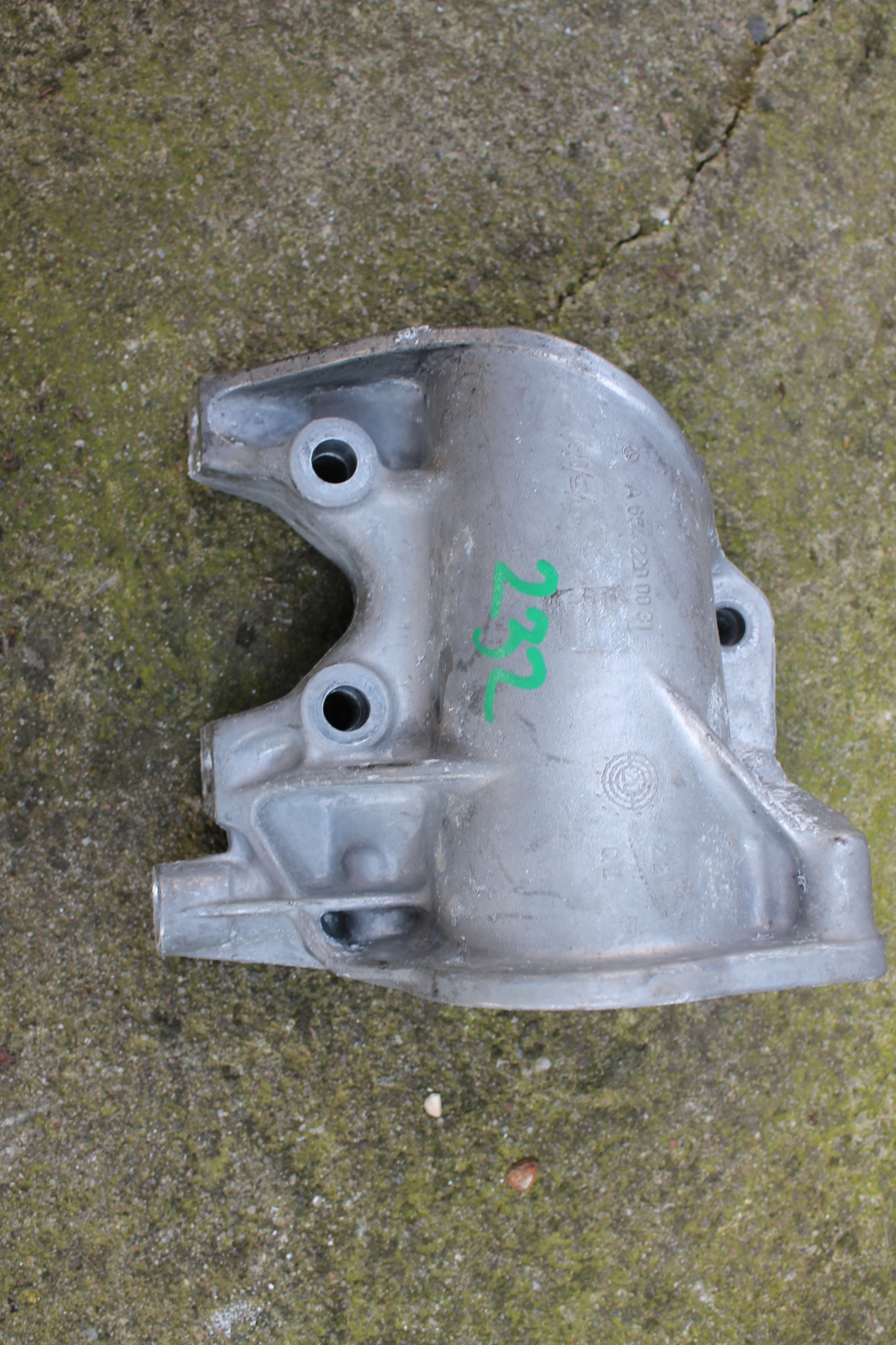 232. Supporto MERCEDES A6542200031