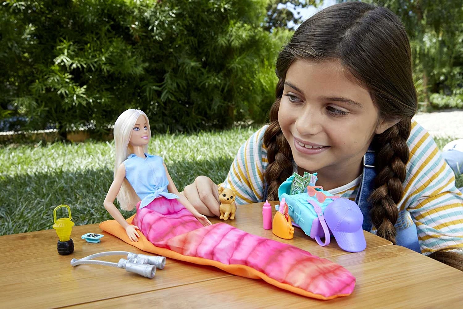 LALKA BARBIE ZESTAW PODRÓŻNICZKA CAMPING MALIBU + PIESEK + AKCESORIA HDF73 Materiał plastik