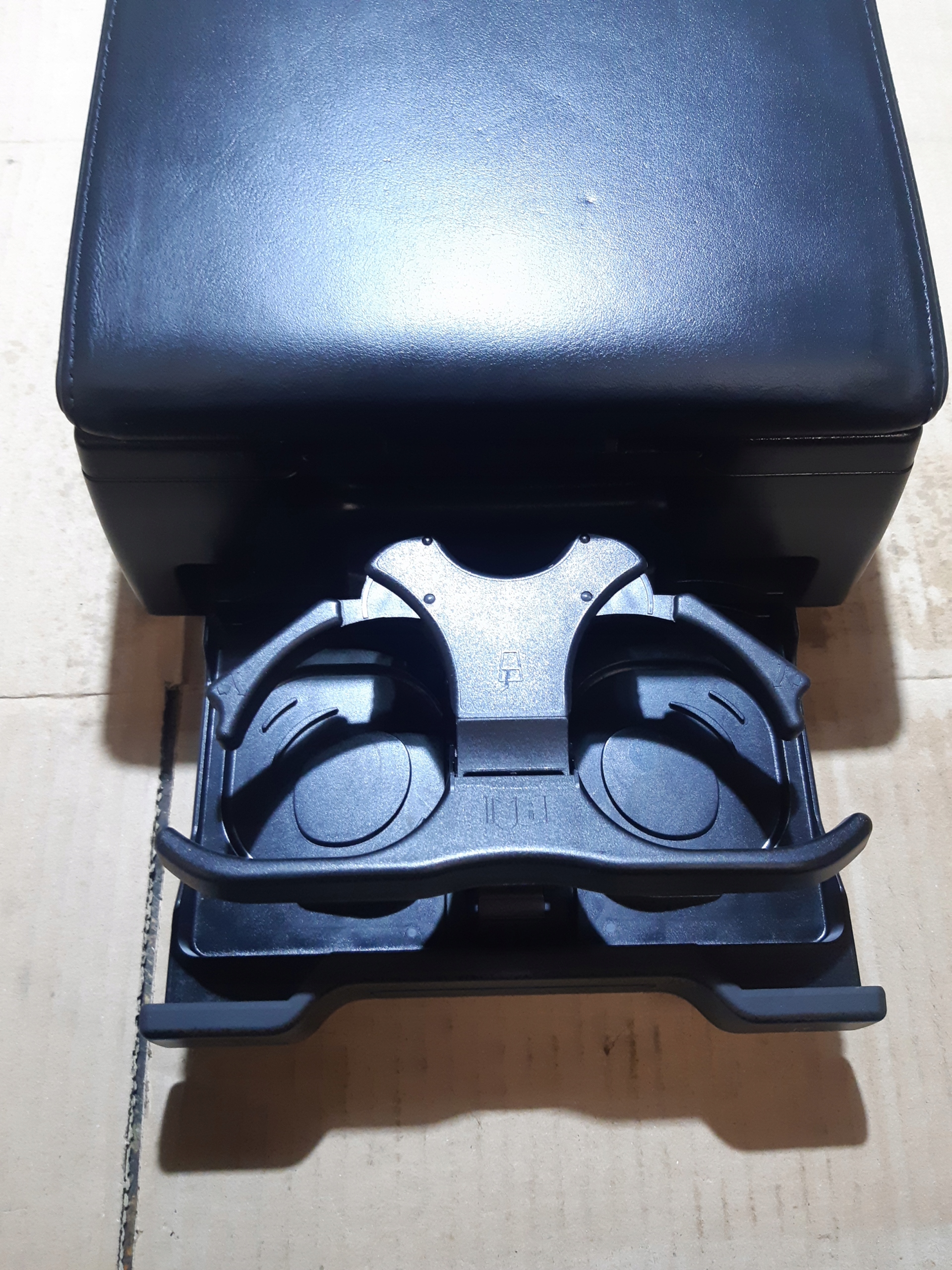 AUDI A8 D3 bracciolo KANAPY posteriore 4E0886805C