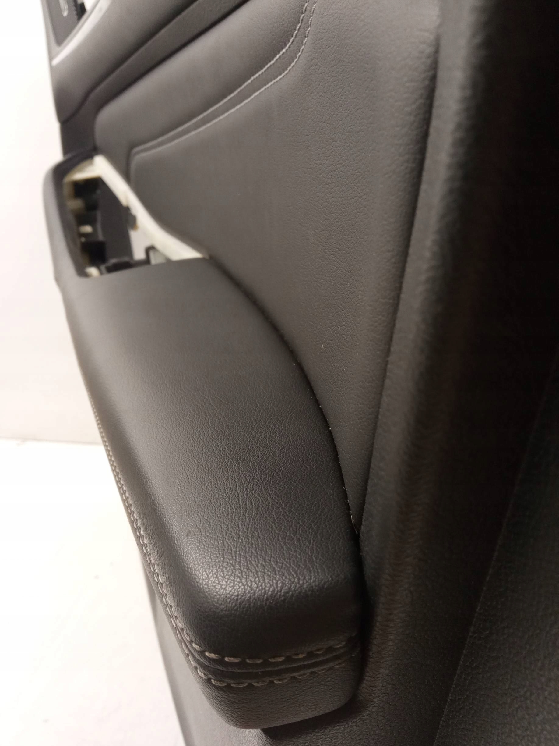 tapacír bok pravý předek spolujezdce EM2BR23890A Ford Galaxy Mk4 (2015-23)