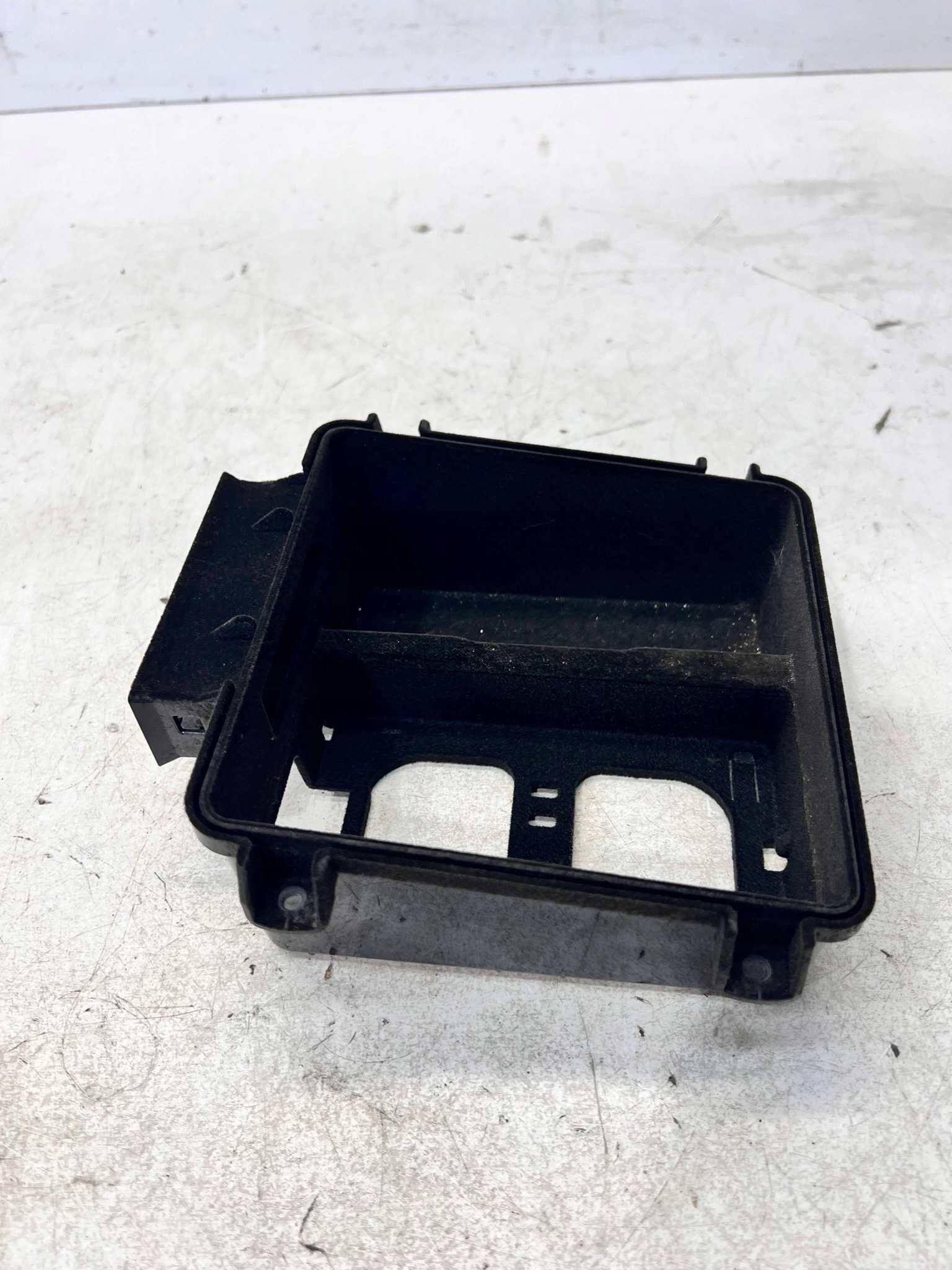 ELEMENT TUNELU SRODKOWEGO DEKOR AUDI Q7 4M 4M0864981B