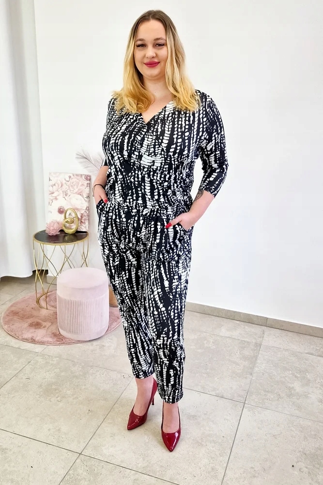 Černo-bílý dámský overal s vzory a výstřihem do V, velikost 42