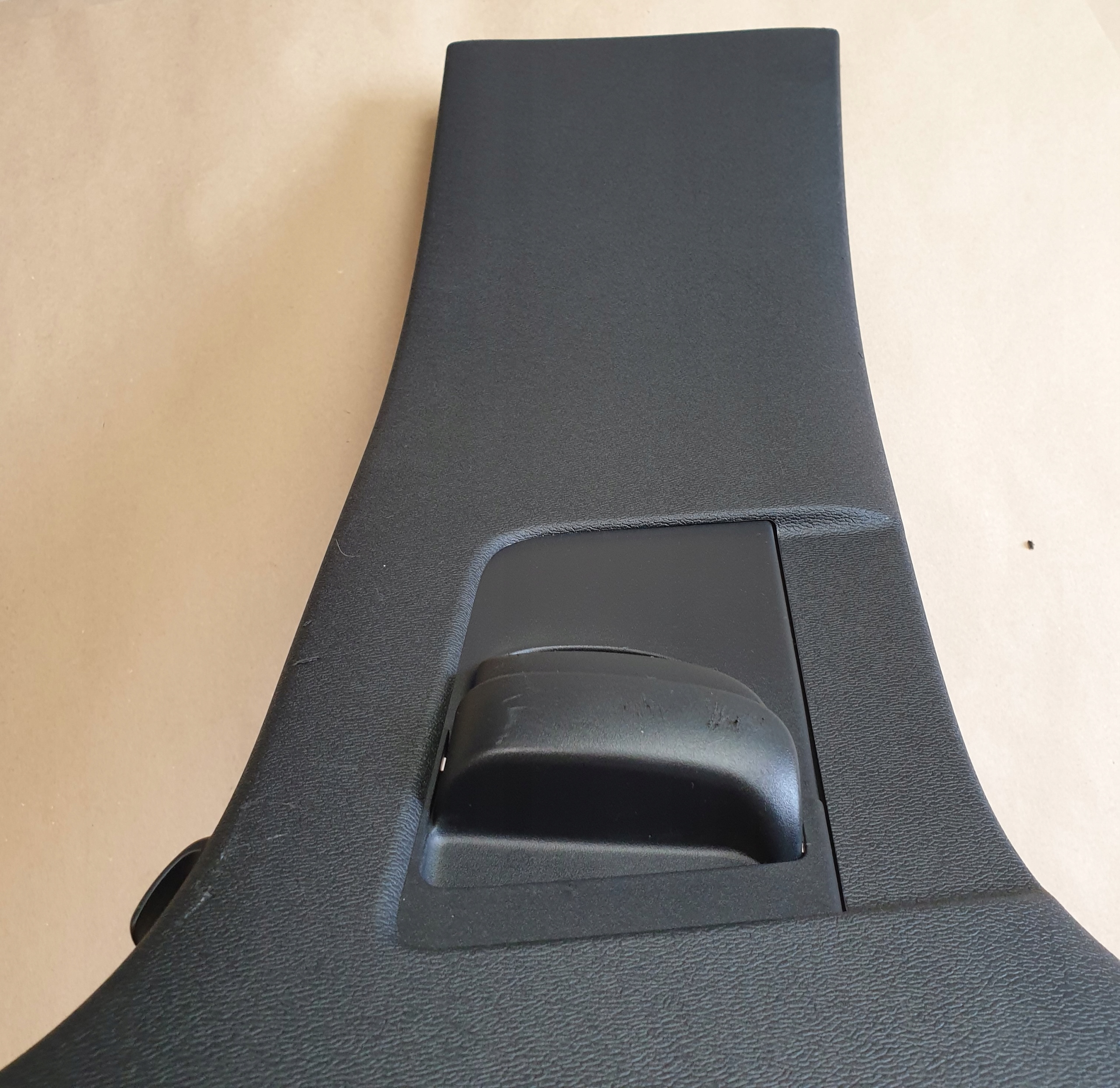 cover side SLUPKA B upper right the centre VOLVO XC40 II OE