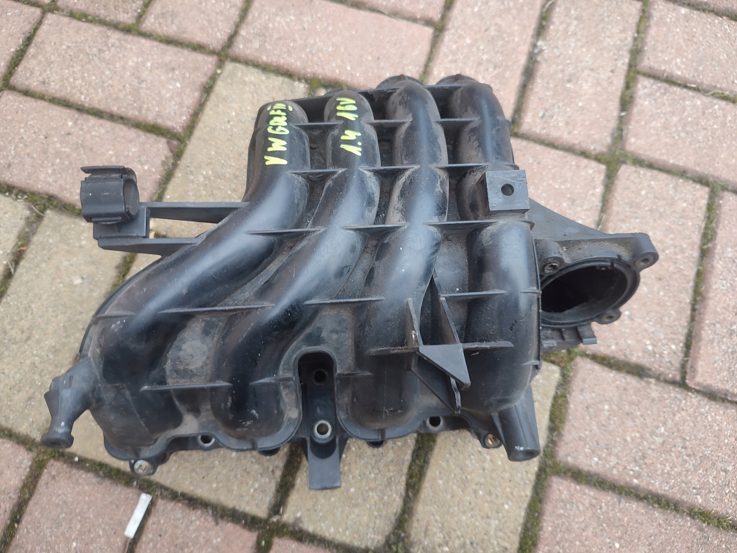 intake manifold VOLKSWAGEN GOLF IV 1.4B 03G129711BK