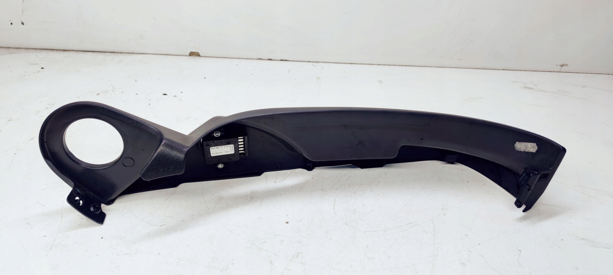 BLENDE ABDECKUNG VERSCHLUSSSTOPFEN SITZ LINKS AUDI A3 8P 8P0881325A
