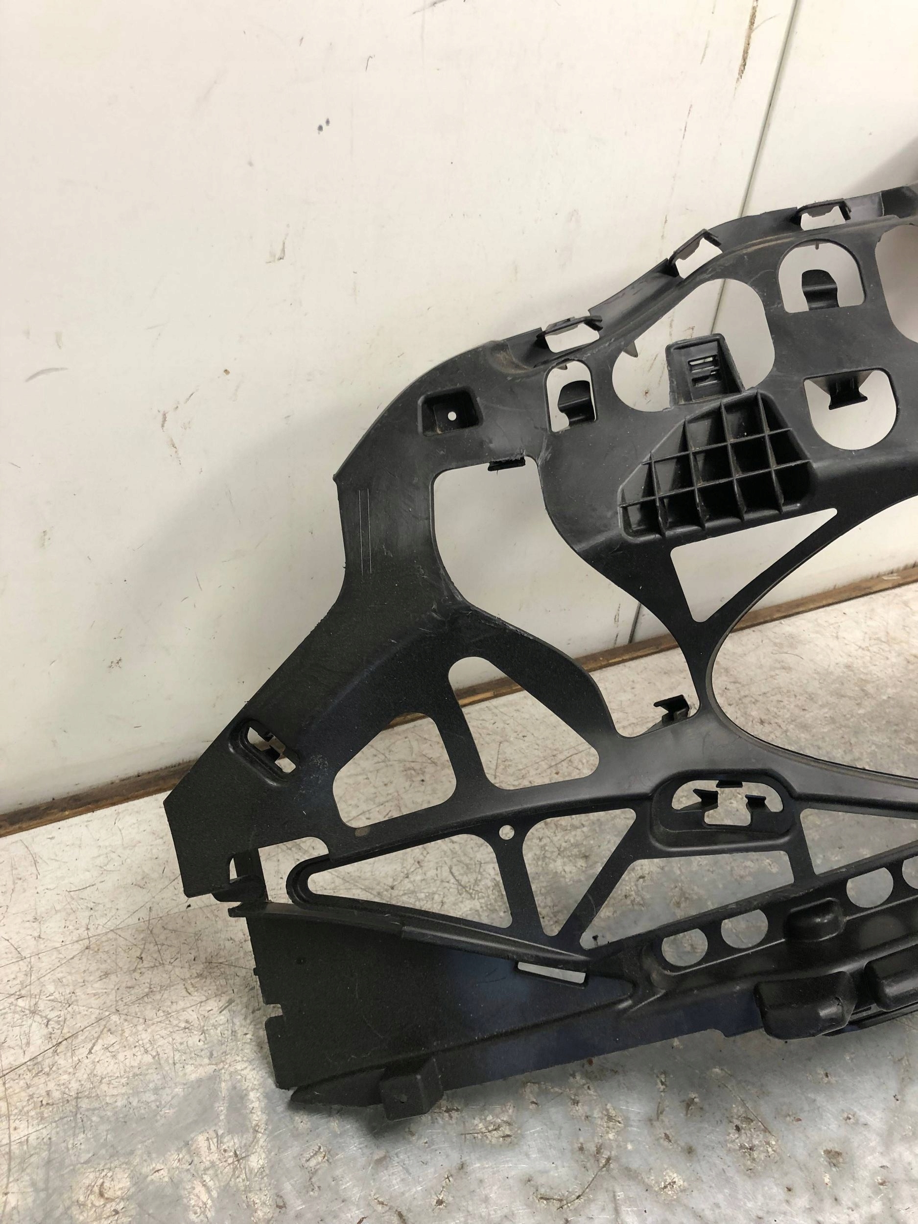 bumper bracket left front MERCEDES W214 GT A2148850400