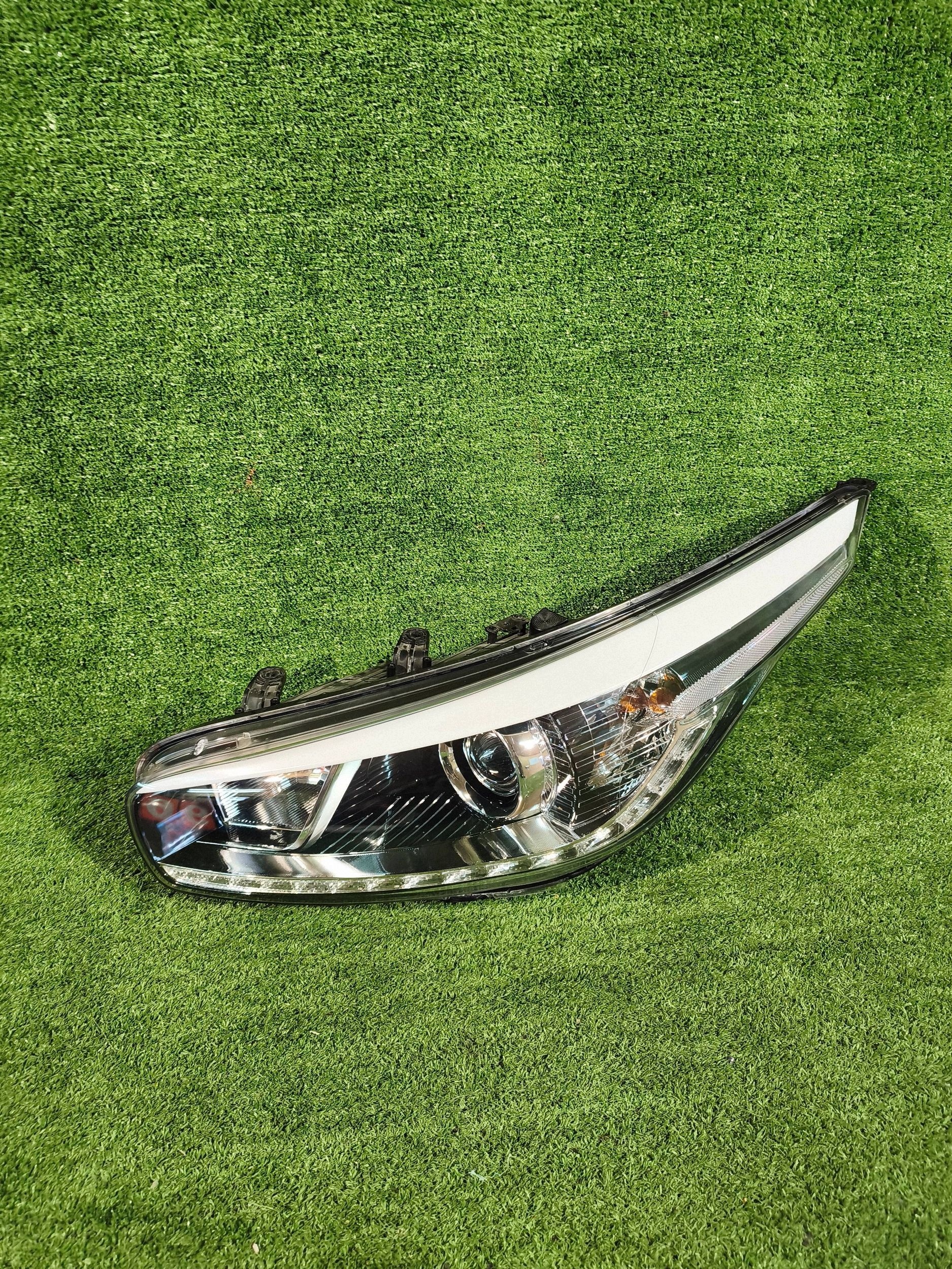 REFLEKTOR left front KIA CEED II 12- XENON NR.R1496