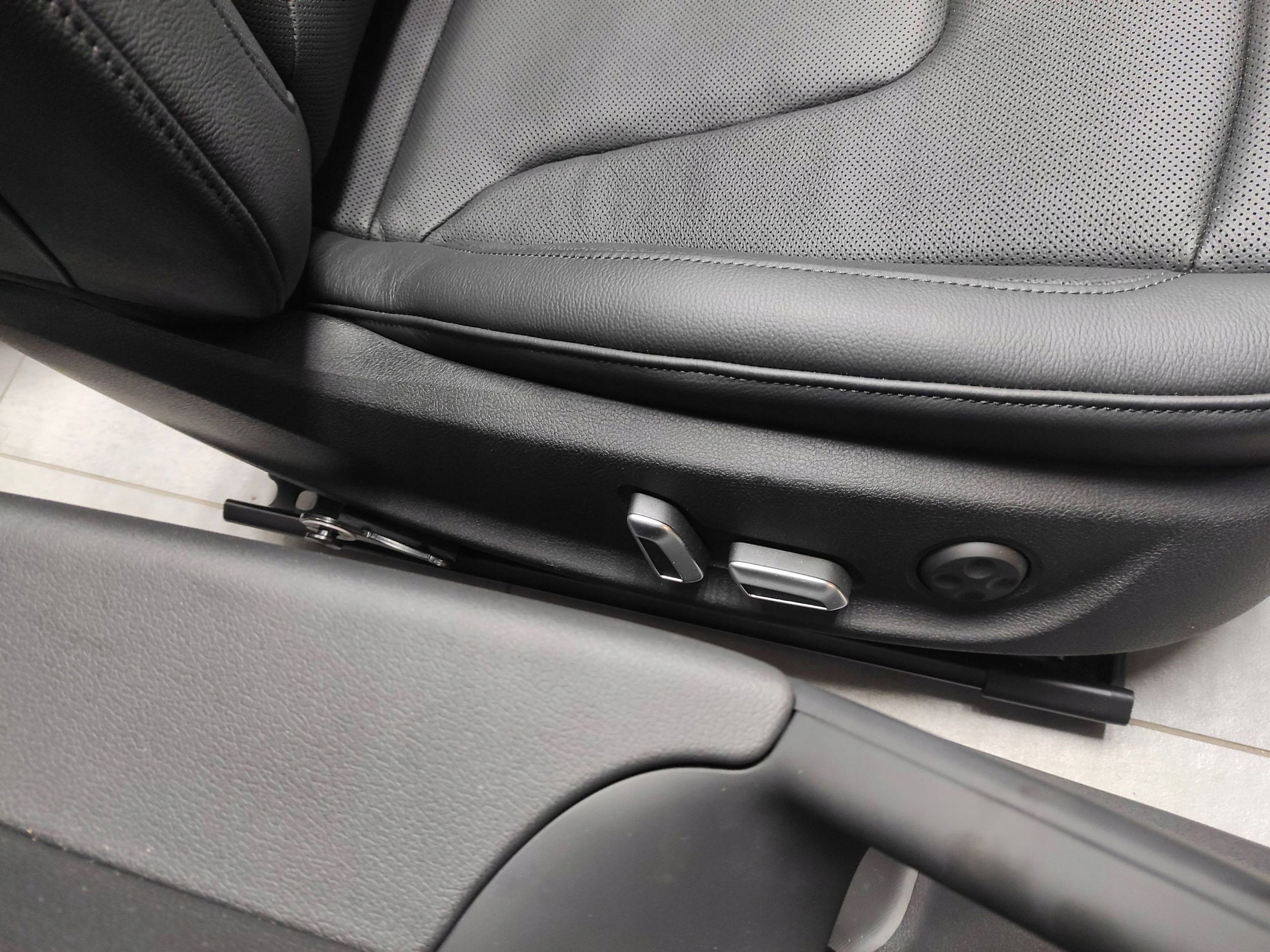 Audi A5 8T seats side leather WENTYLOWANE