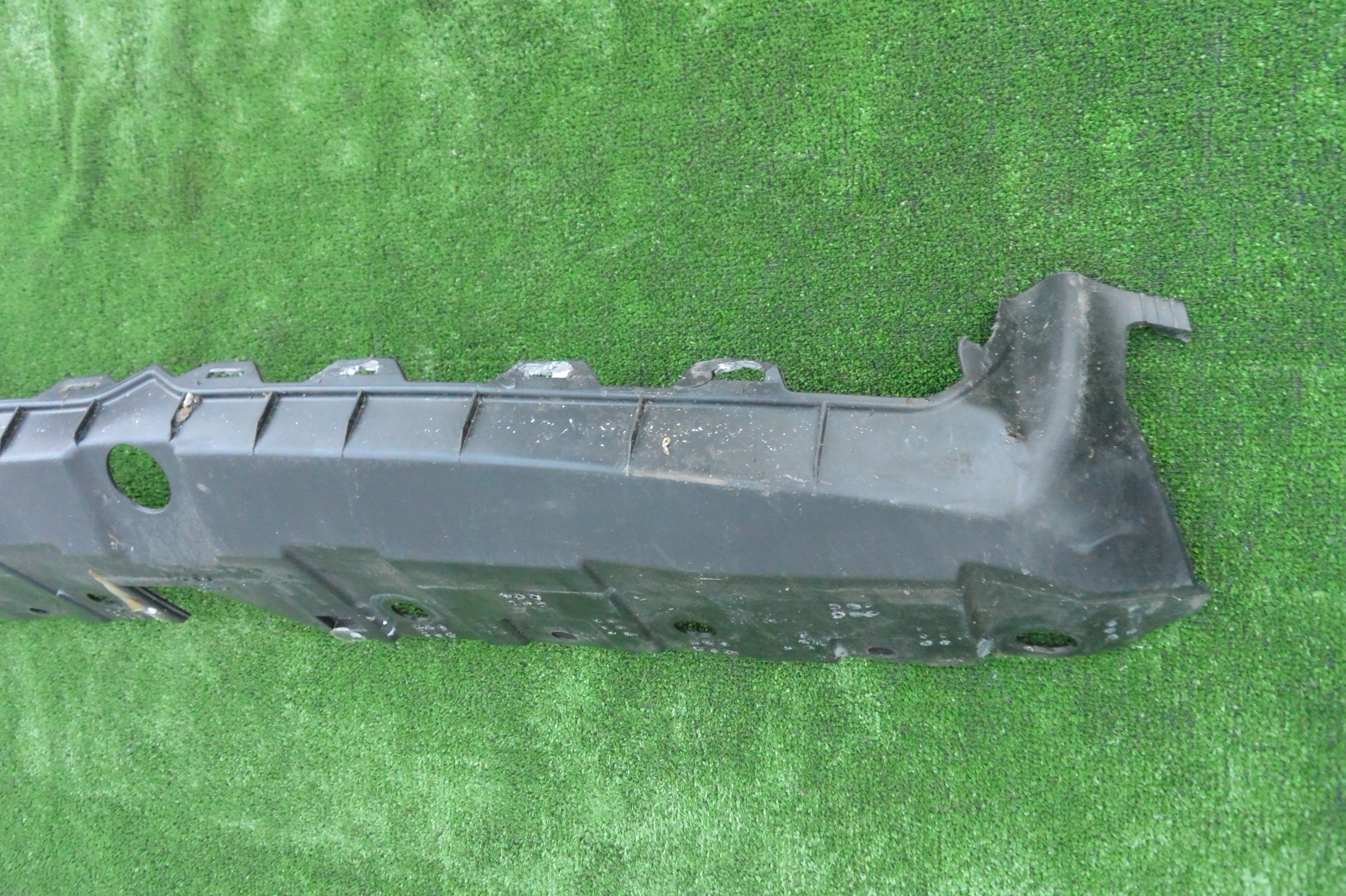 WSPORNIK GORNY MOCOWANIE ZDERZAKA MASERATI GHIBLI Installation side Front