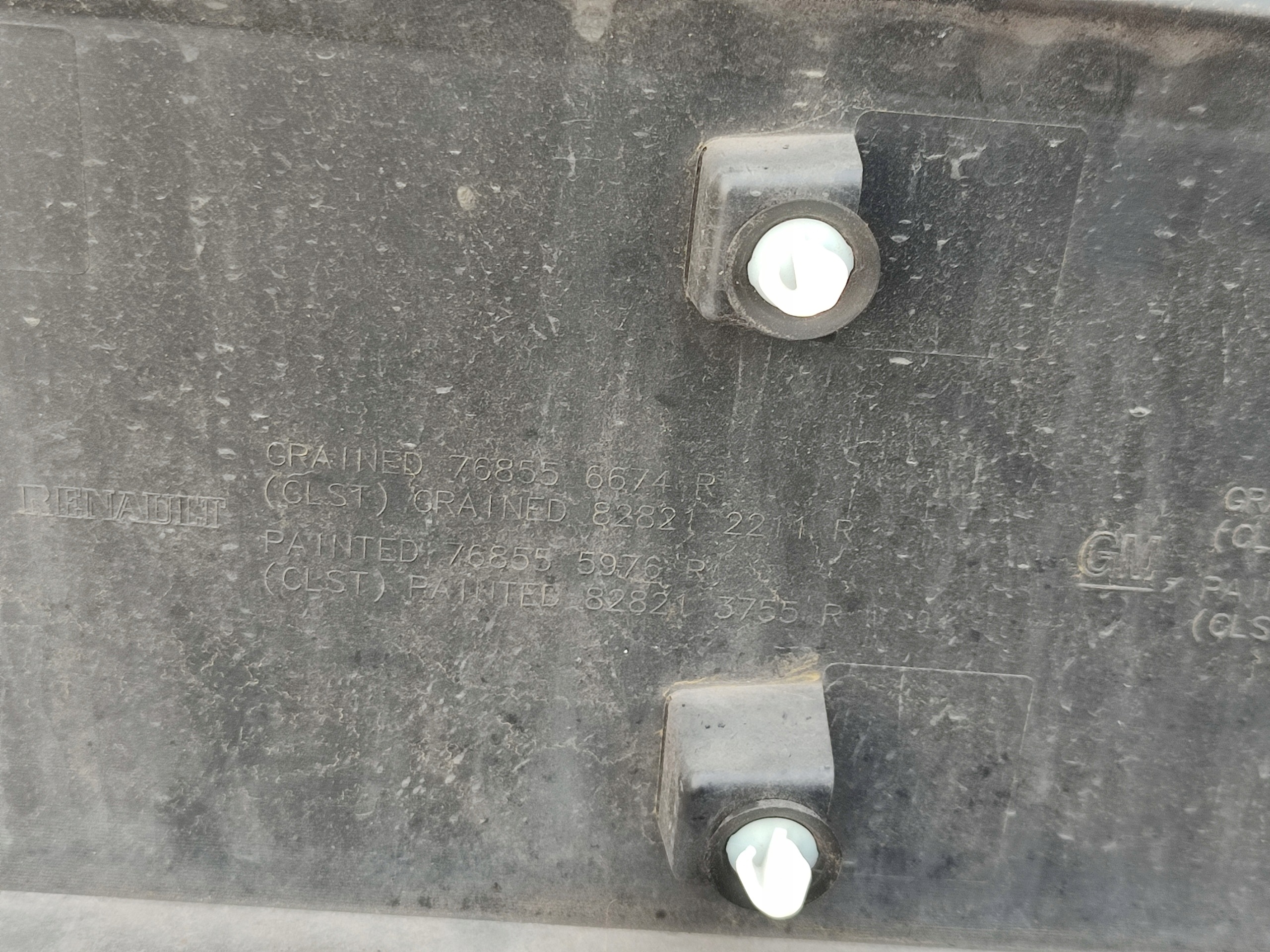 moulding side left RENAULT TRAFIC III 14- 768556674R
