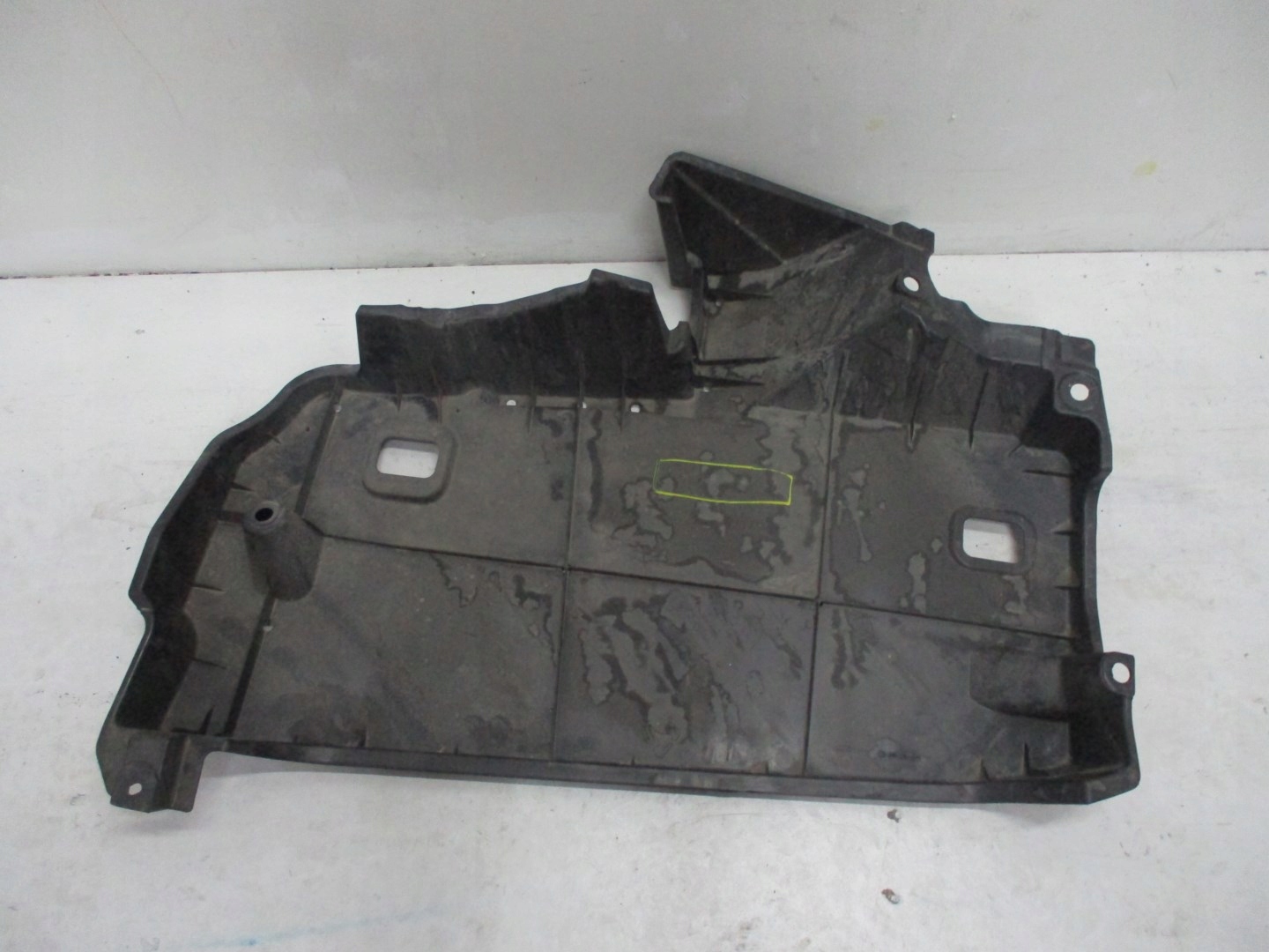 КРЫШКА ШАССИ LEXUS UX 57628-76030