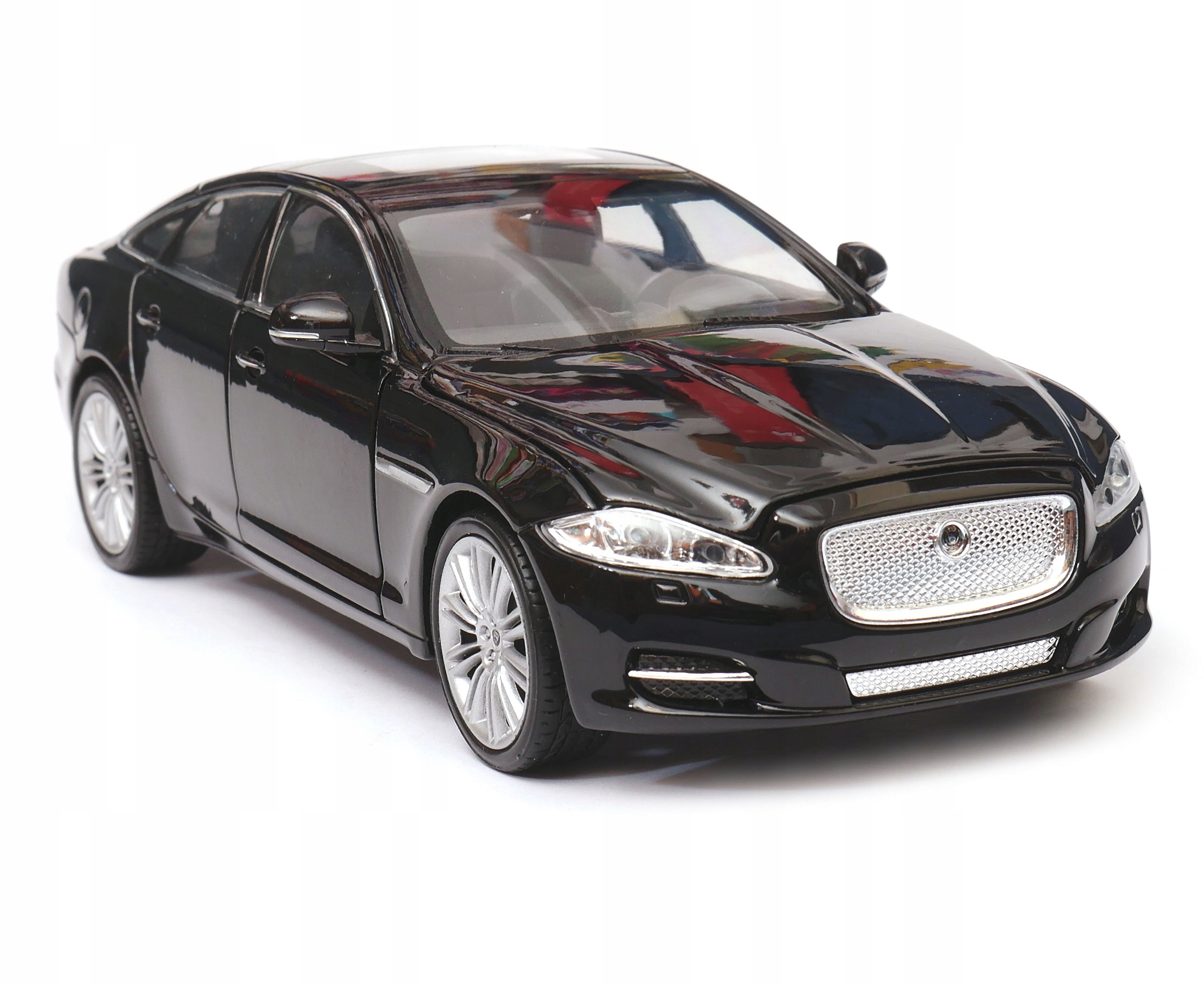 Jaguar Xj 2010 1:24 Welly černá