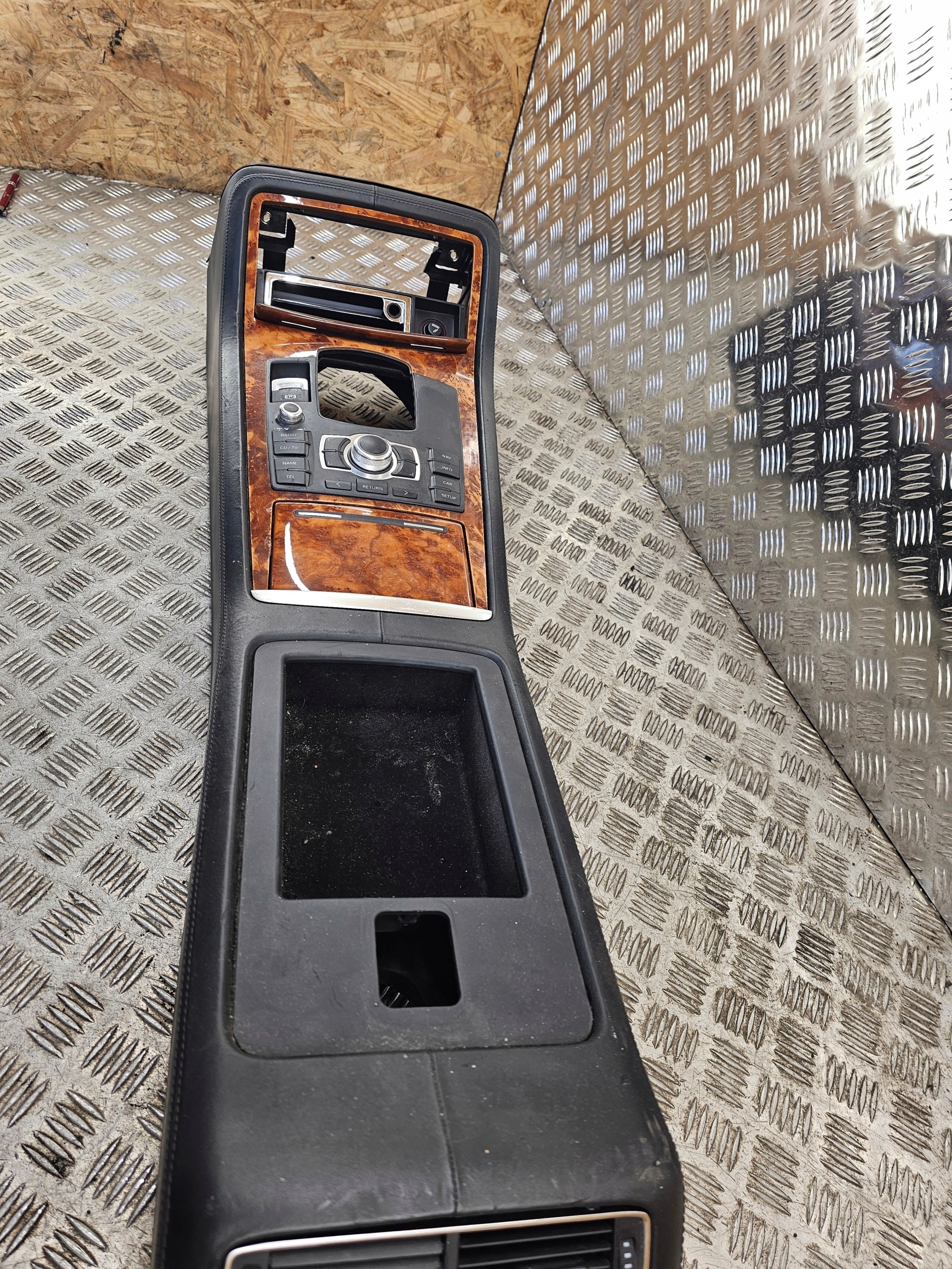 tunel srednji AUDI A8 D3 EUROPA