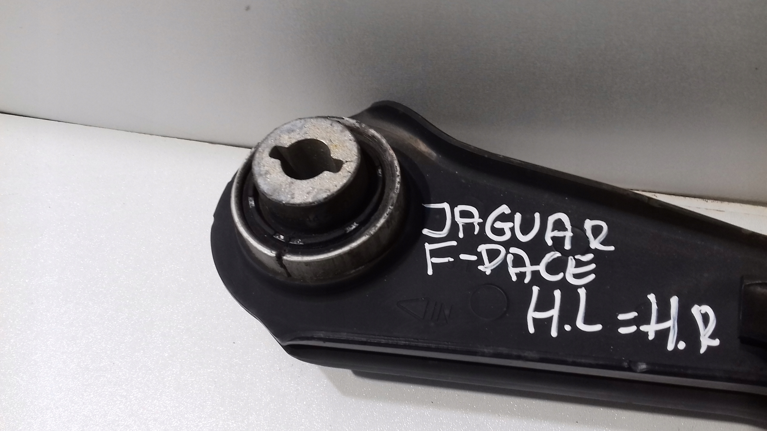 Querlenker links heck JAGUAR E-PACE HK835500AC