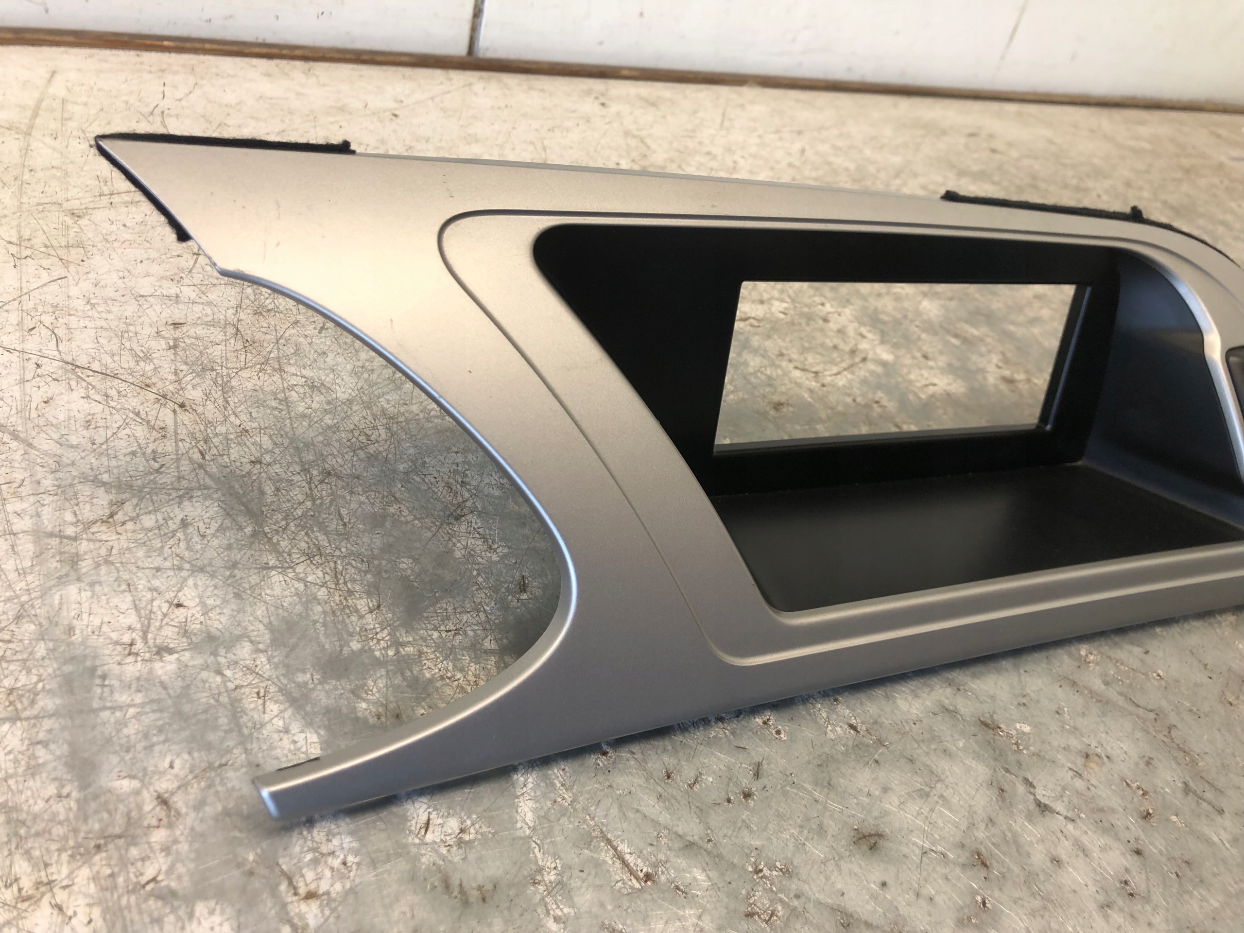RÁM obal WYSWIETLACZA AUDI A4 B8 8K1857186E