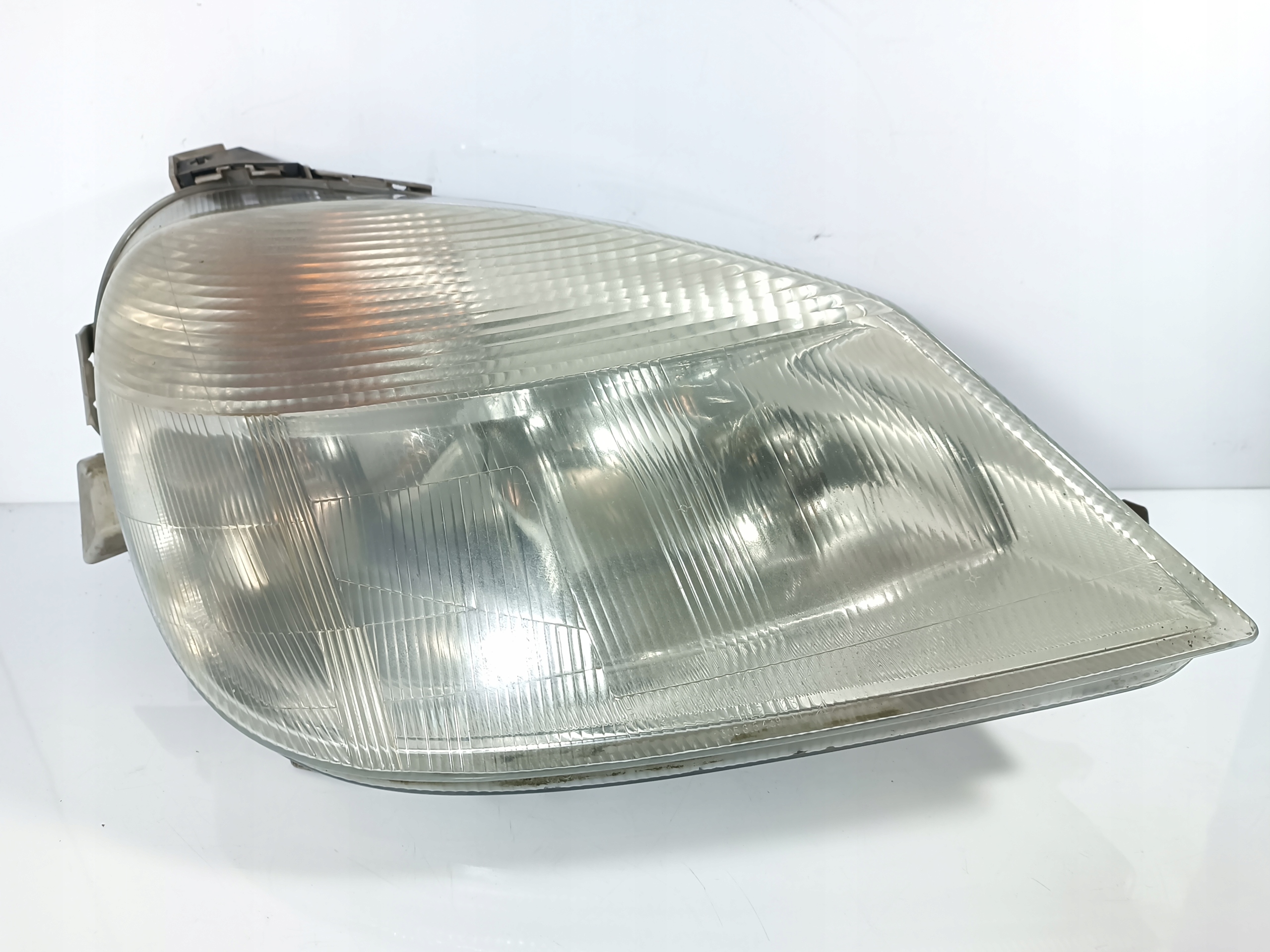 Mercedes Vaneo W414 01-05 REFLEKTOR light right front front 0301189202