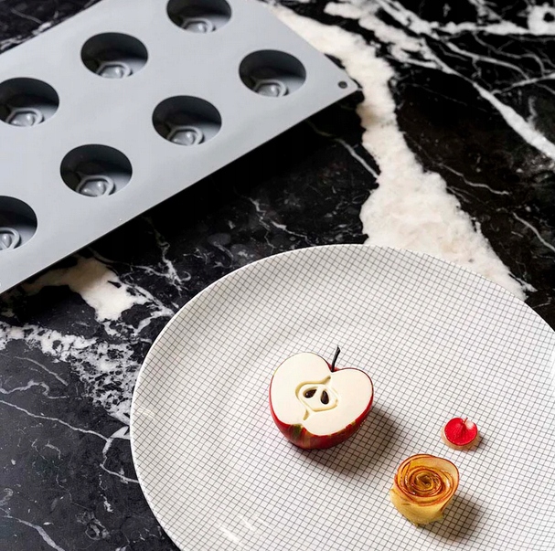 Forma silikonowa Pavoni połówka jabłka GG068