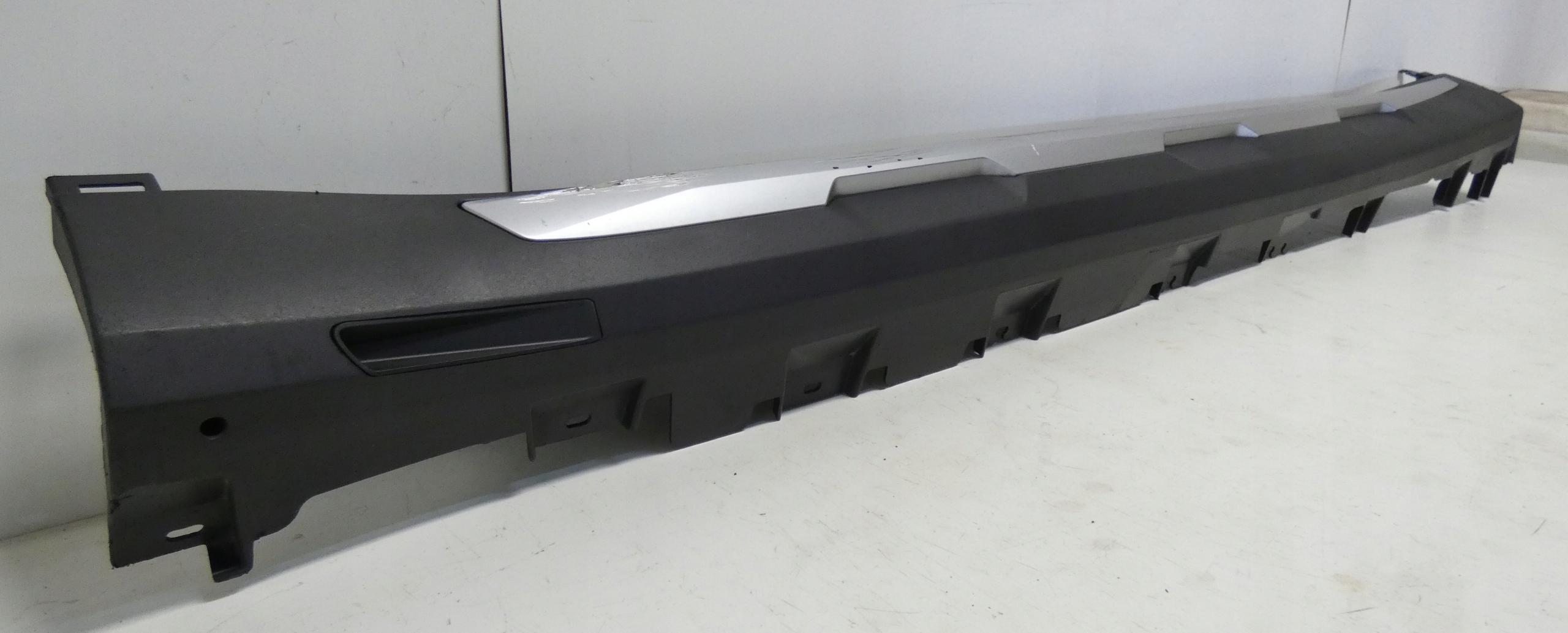 BMW X5 G05 X-LINE 2018- 7440927 moulding threshold left threshold