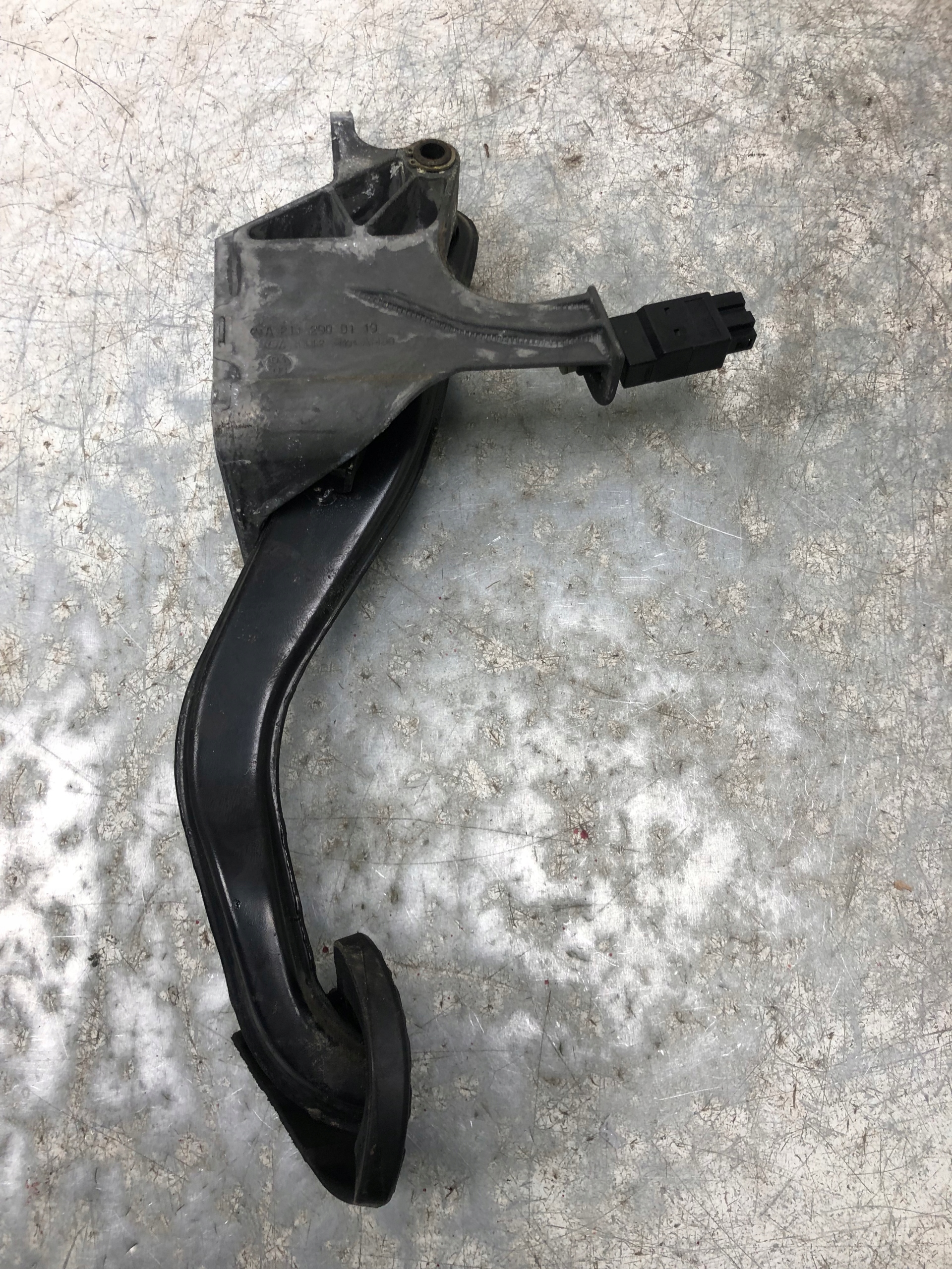 PEDAL bremse MERCEDES W211 A2112900119